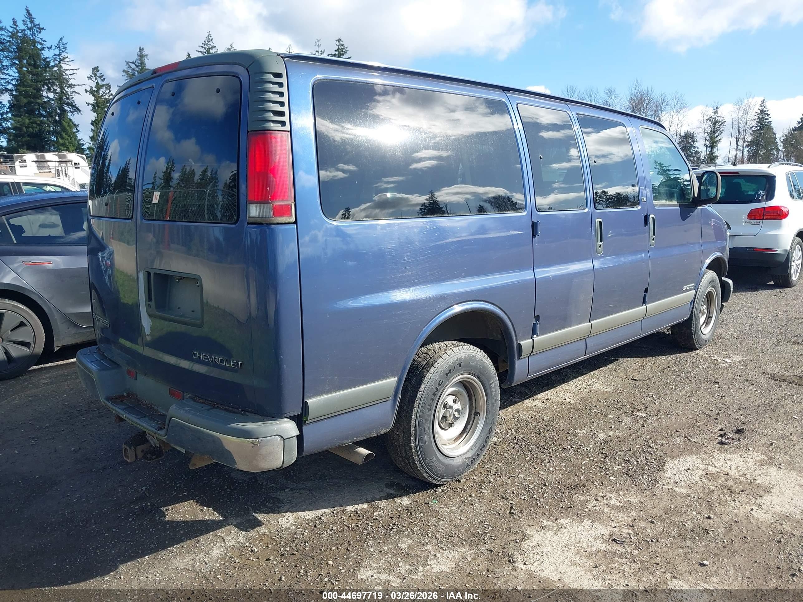 CHEVROLET EXPRESS image 4