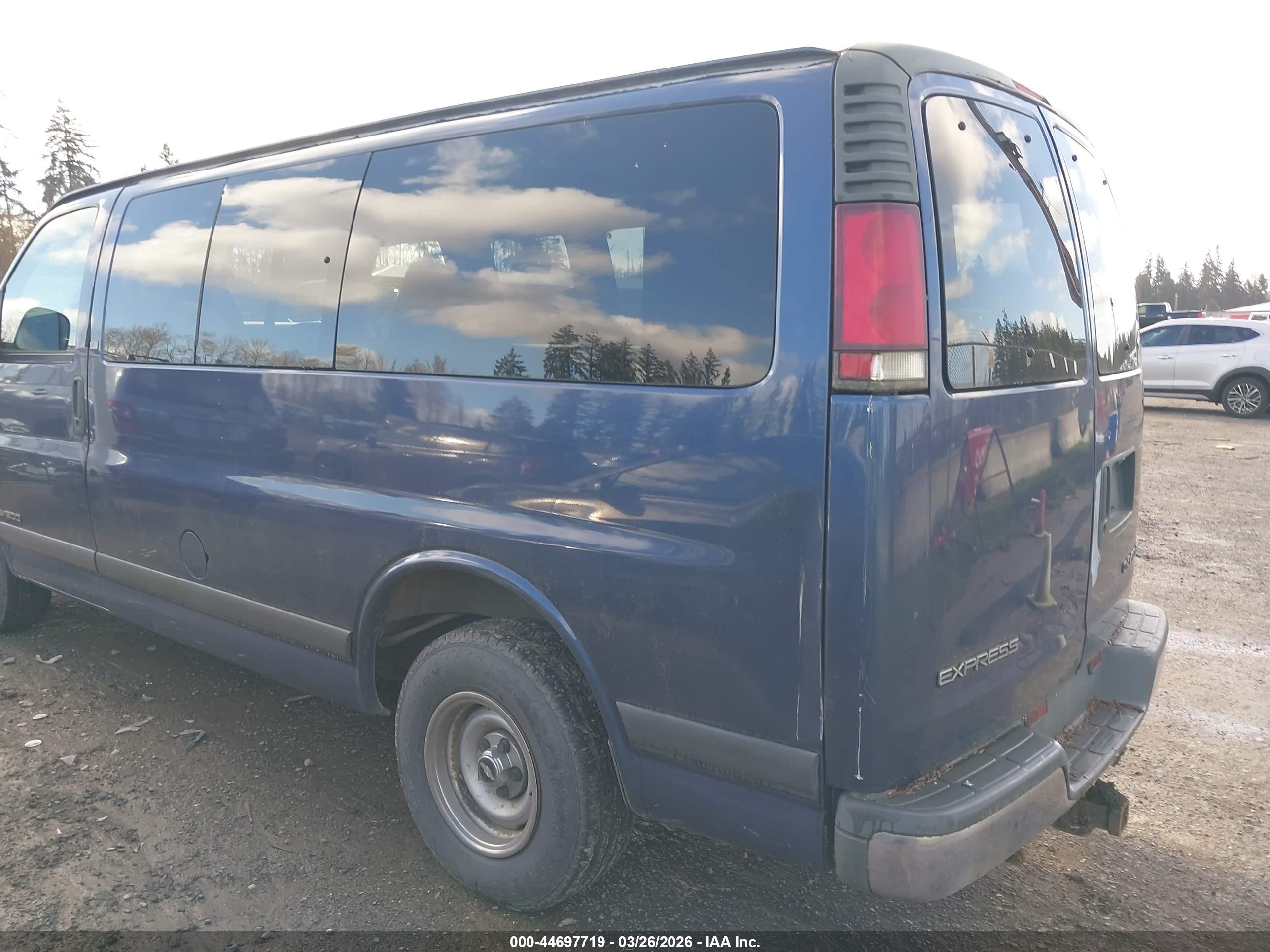 CHEVROLET EXPRESS image 6