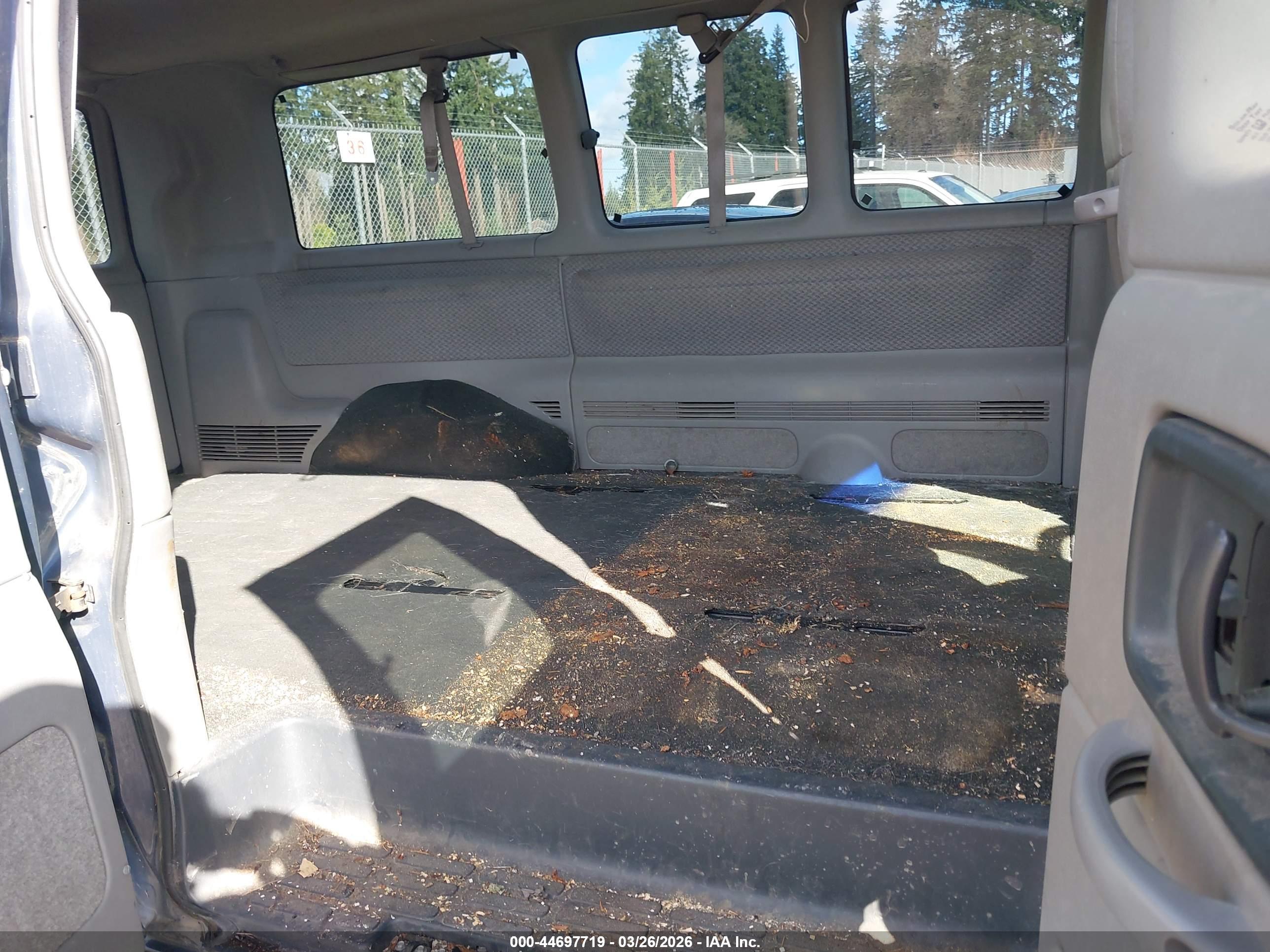 CHEVROLET EXPRESS image 8