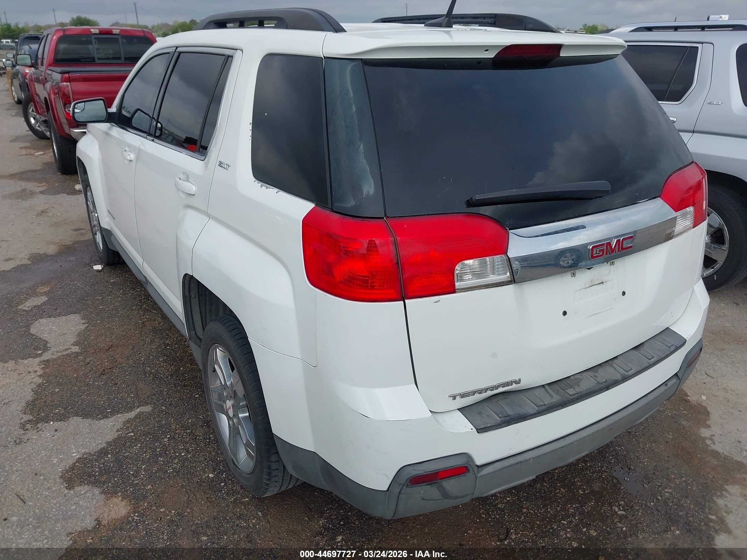 GMC TERRAIN image 6