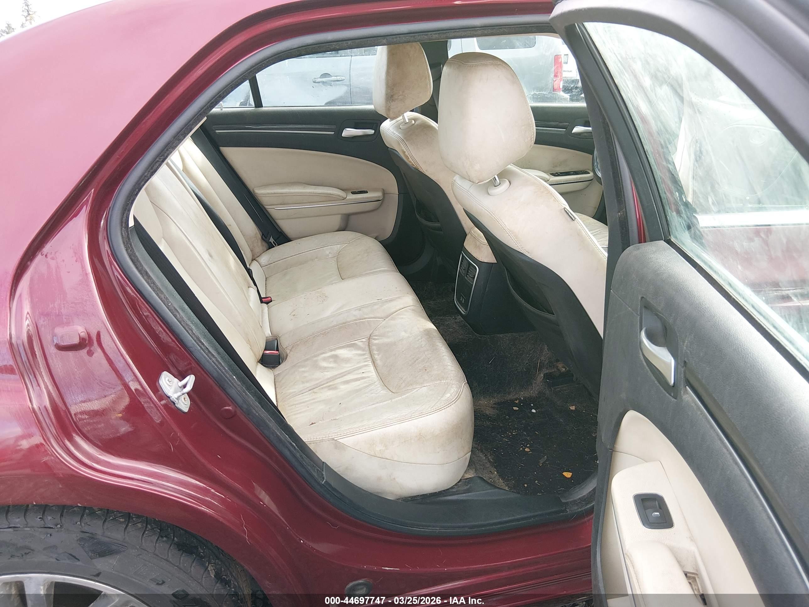 CHRYSLER 300 image 8