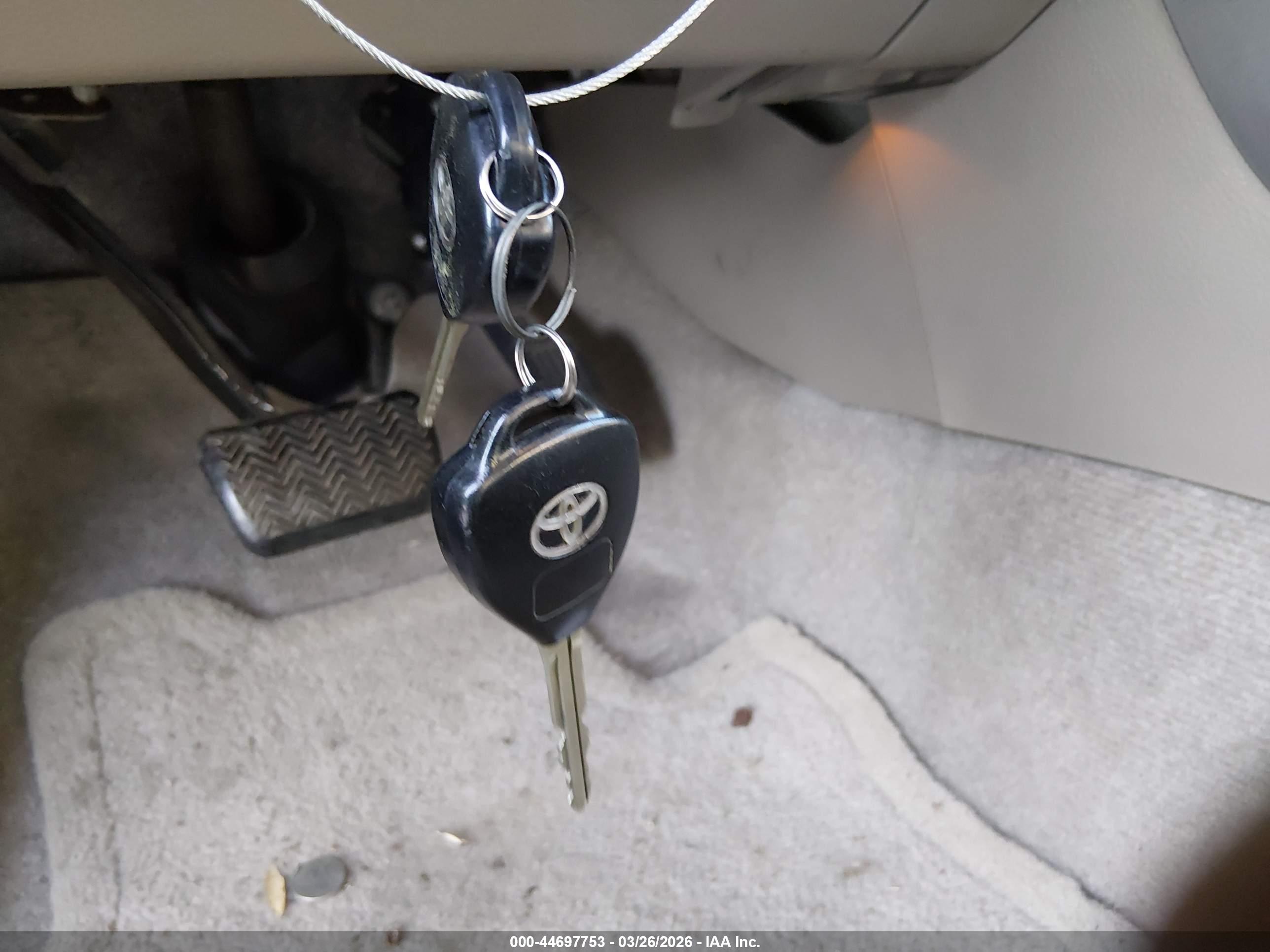 TOYOTA RAV4 image 11