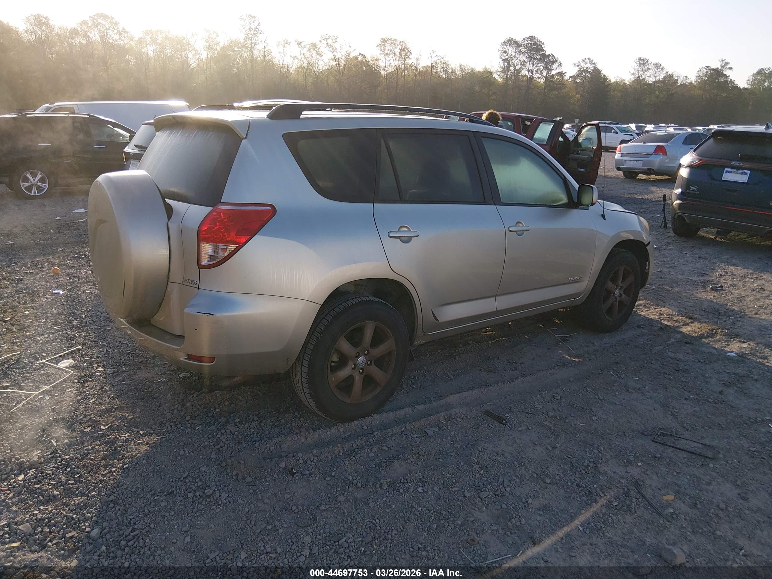 TOYOTA RAV4 image 4