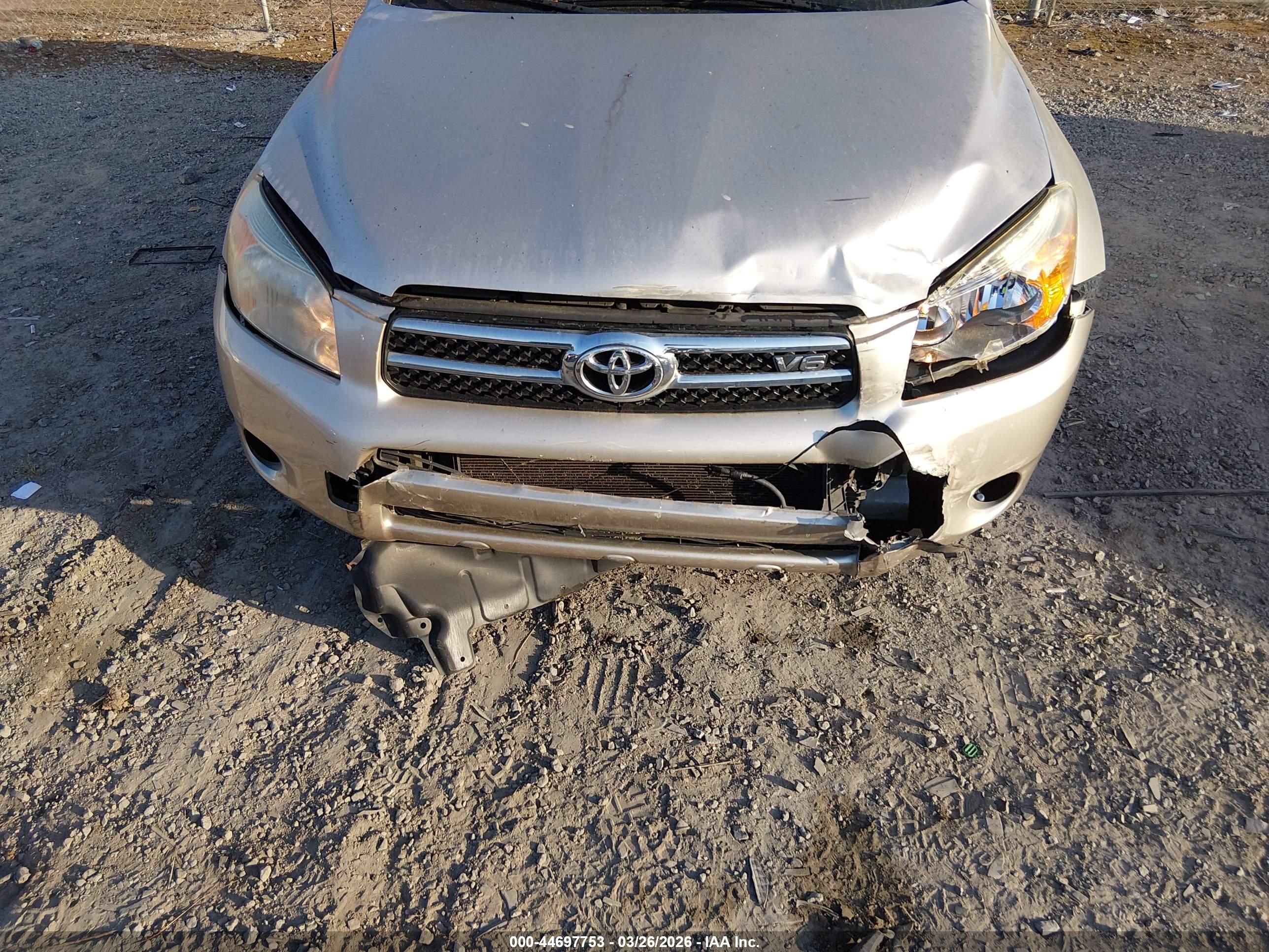 TOYOTA RAV4 image 6