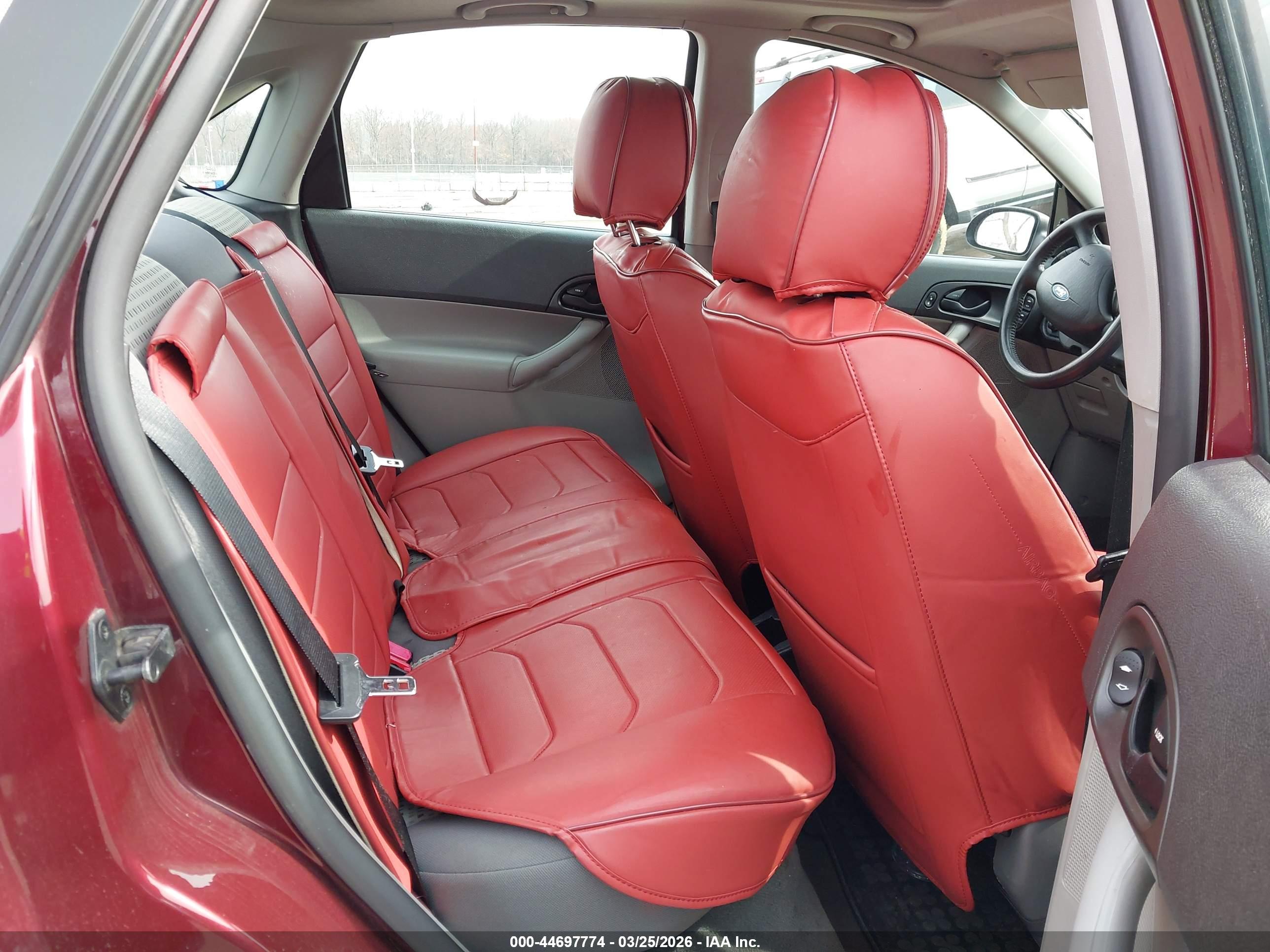FORD FOCUS image 8