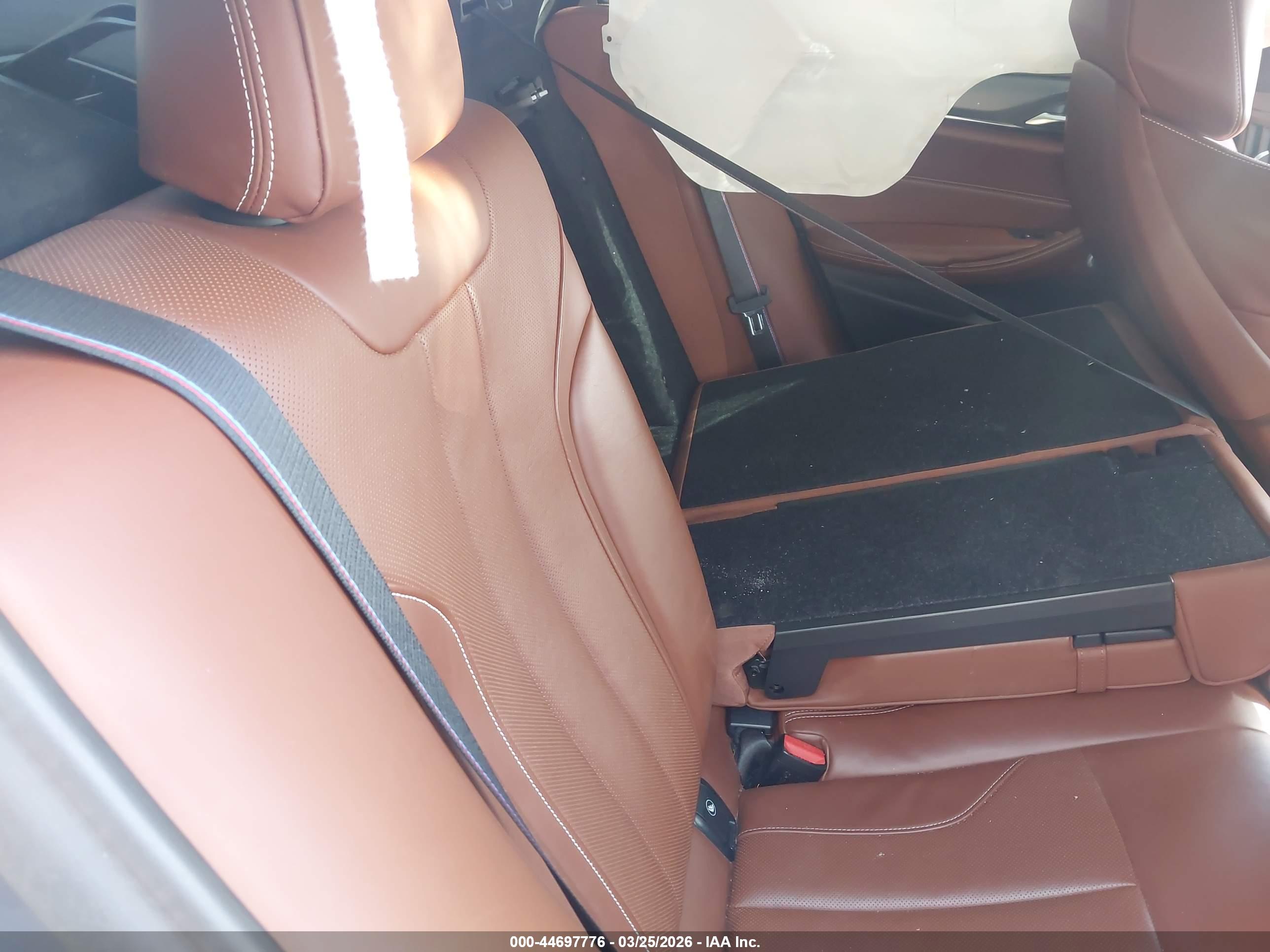 BMW M5 image 8