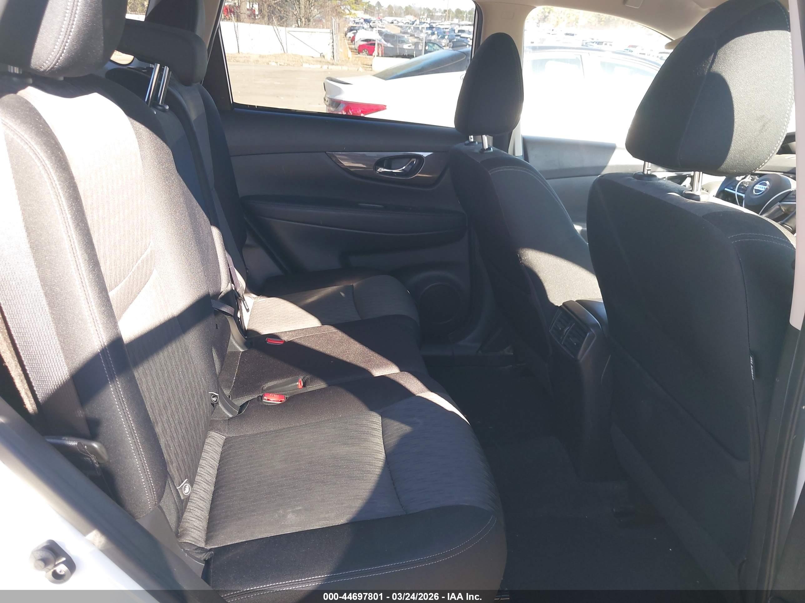 NISSAN ROGUE image 8