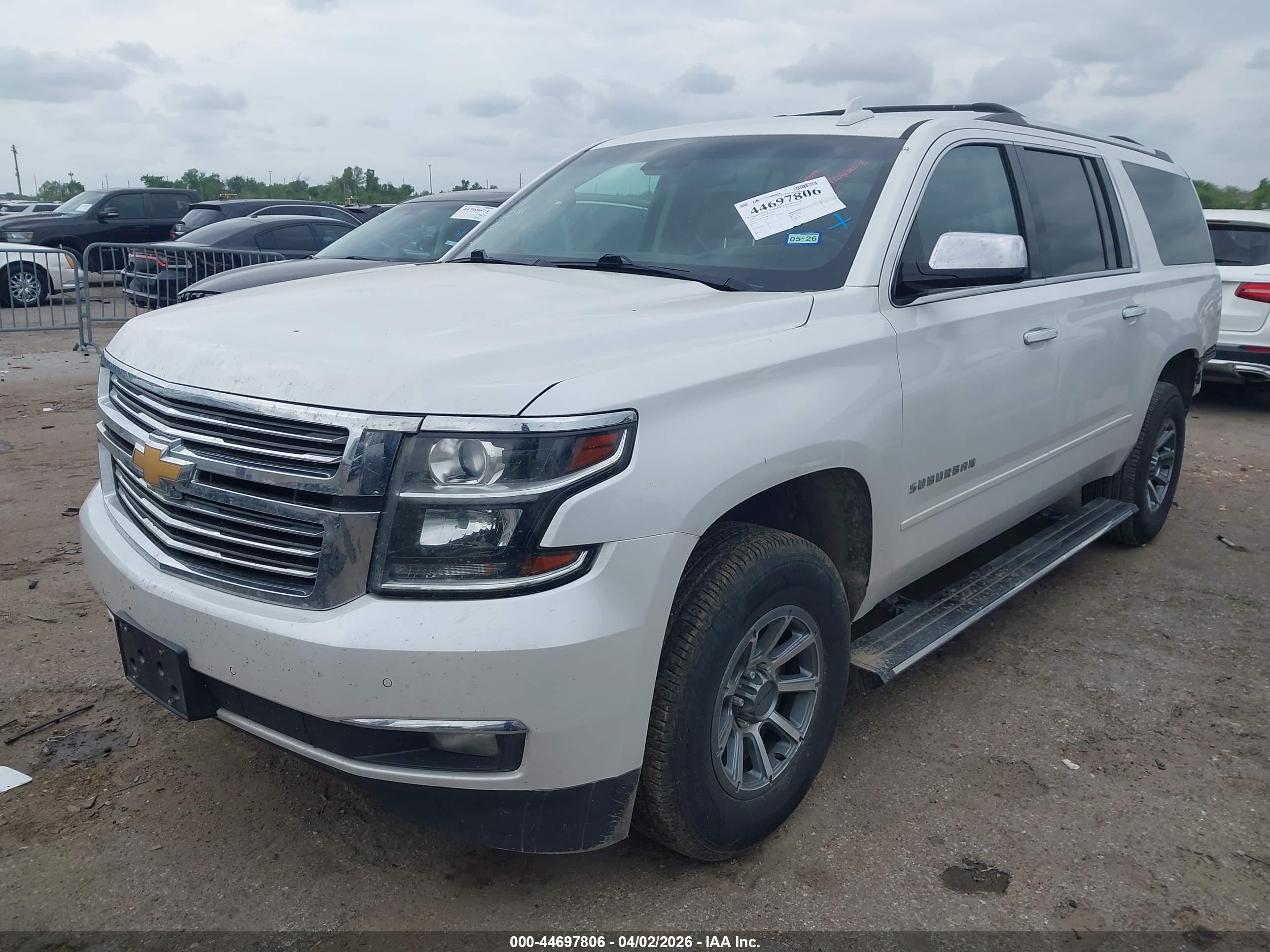 CHEVROLET SUBURBAN image 2