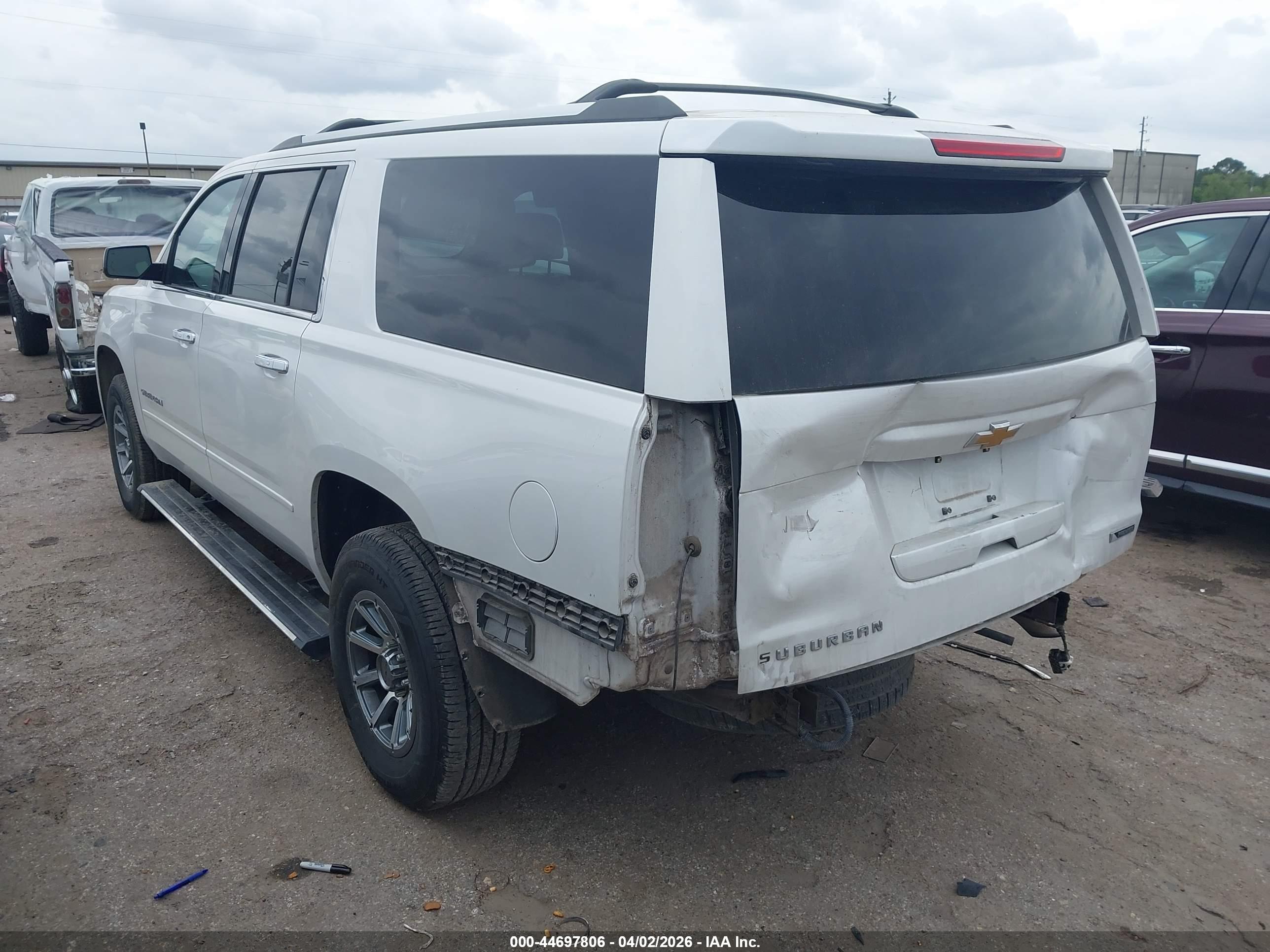 CHEVROLET SUBURBAN image 3