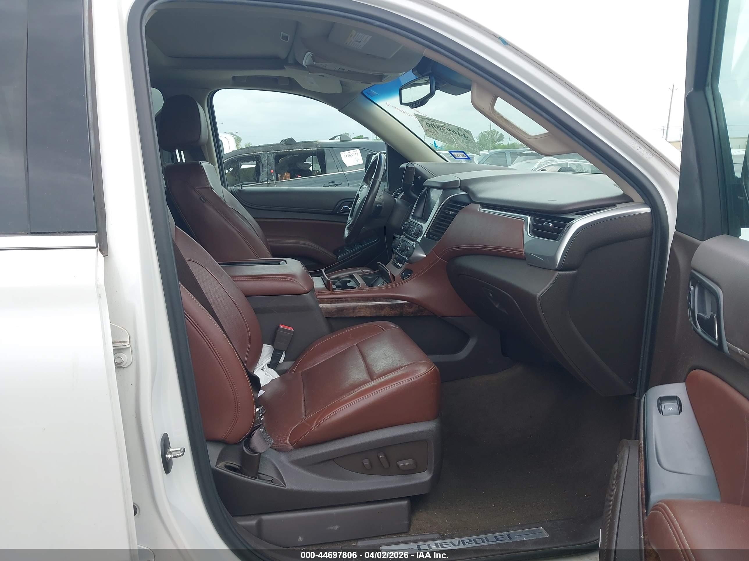 CHEVROLET SUBURBAN image 5