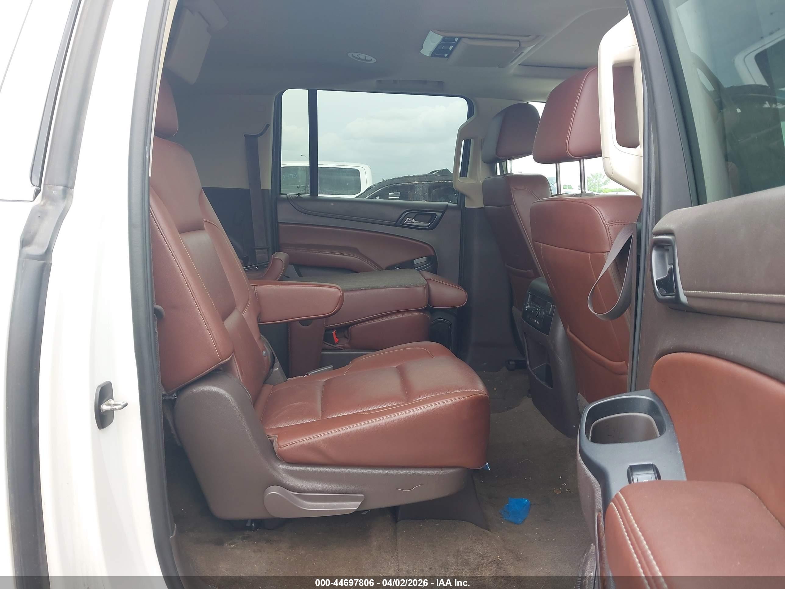 CHEVROLET SUBURBAN image 8