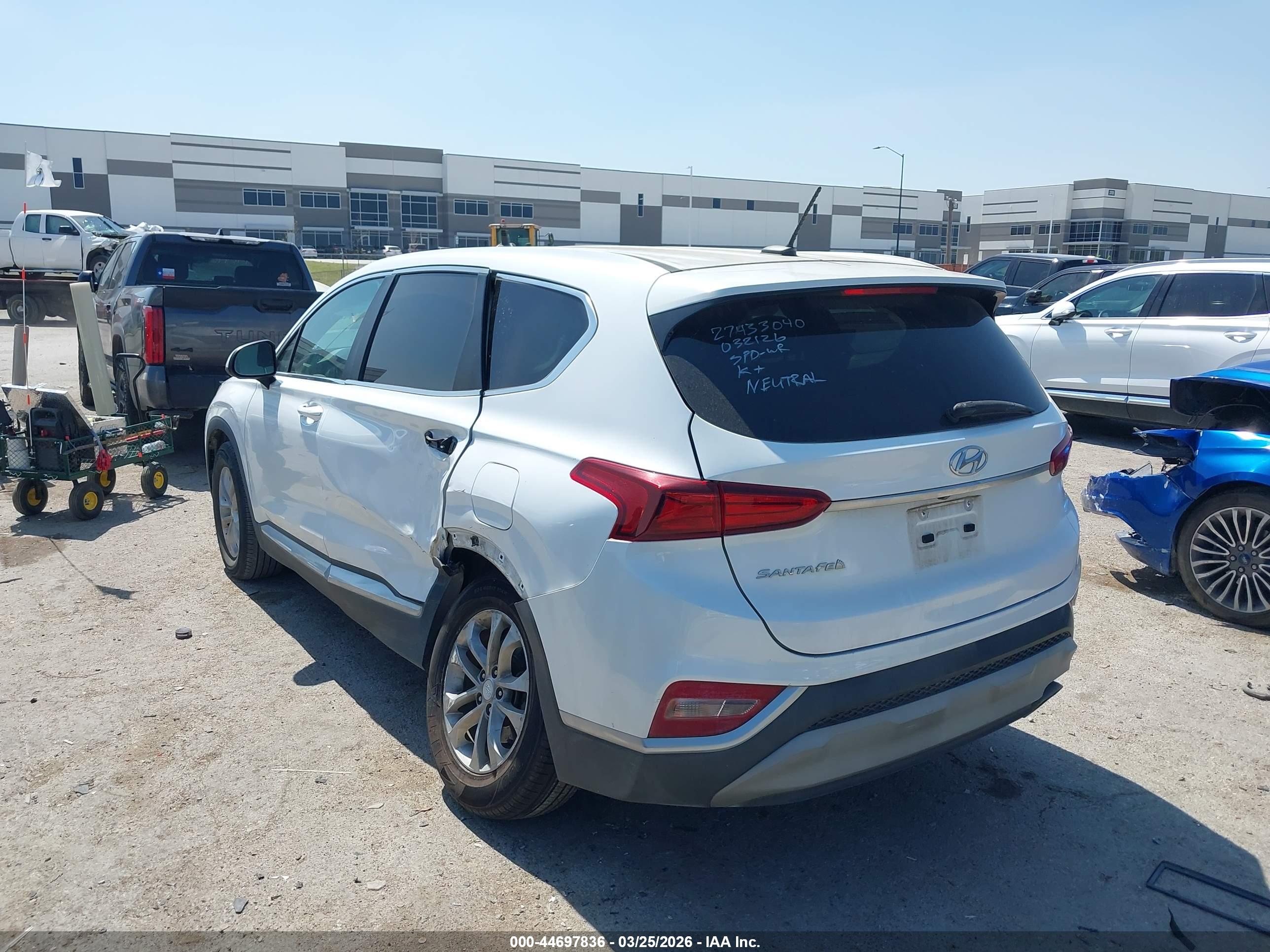 HYUNDAI SANTA image 3
