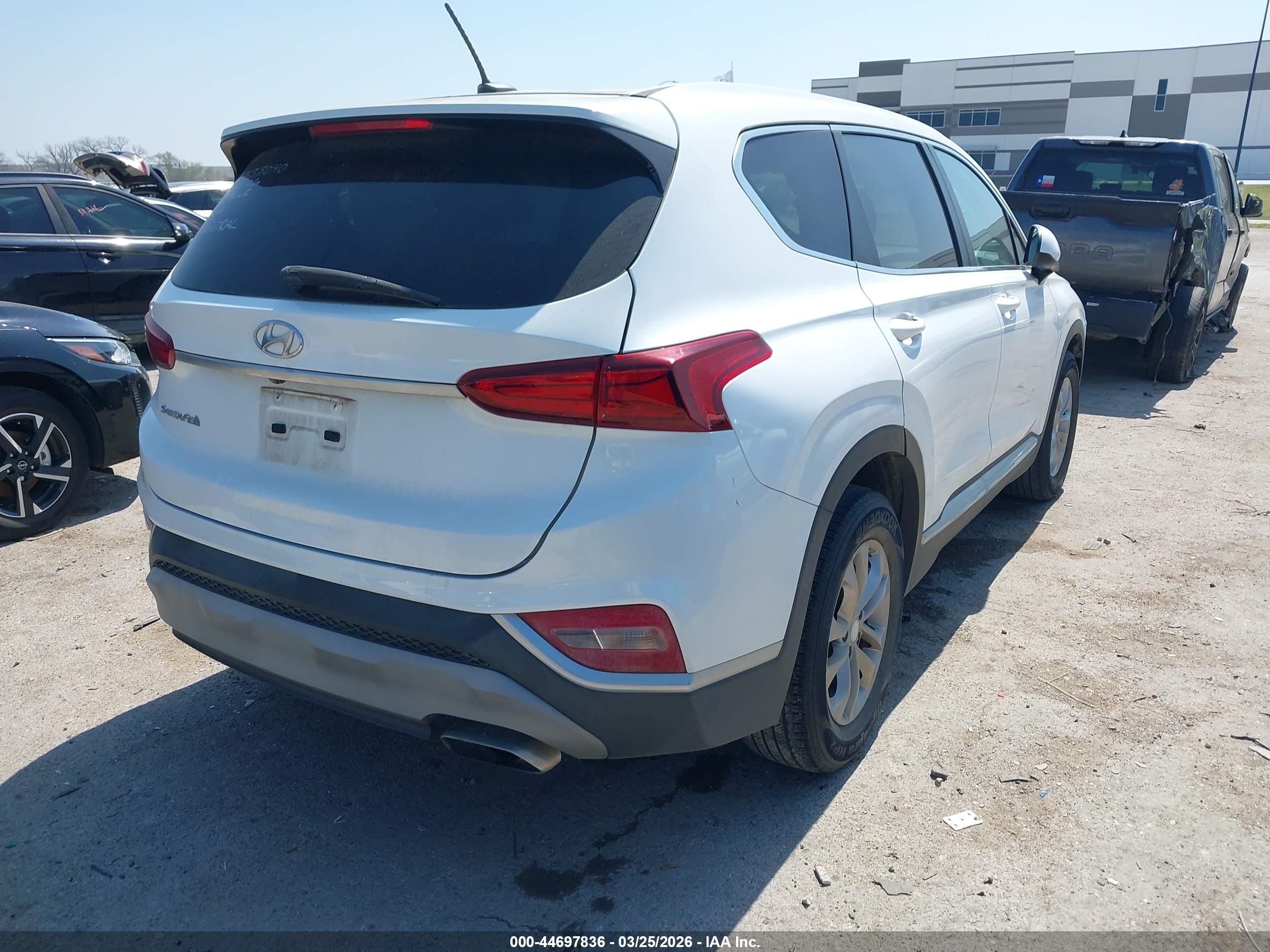 HYUNDAI SANTA image 4