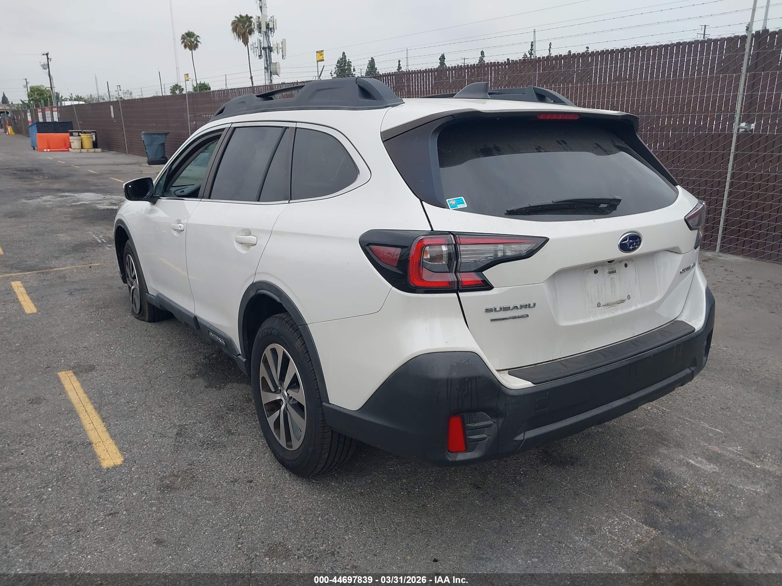 SUBARU OUTBACK image 3