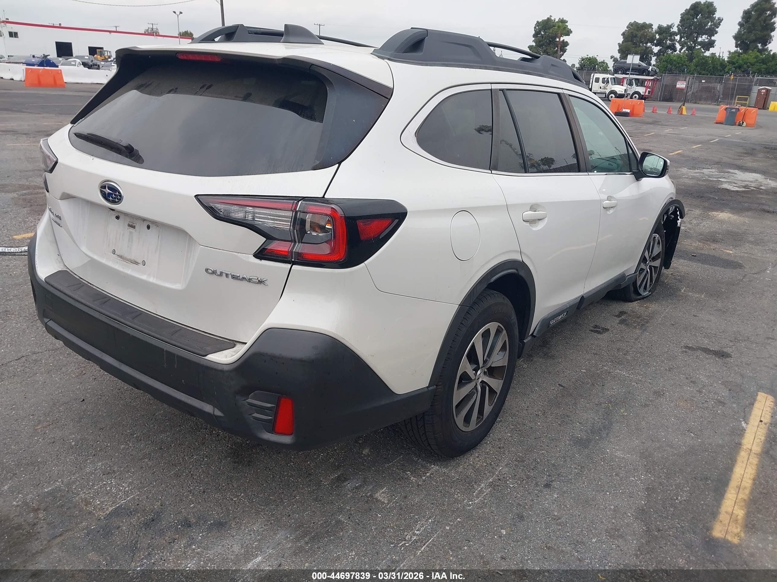 SUBARU OUTBACK image 4