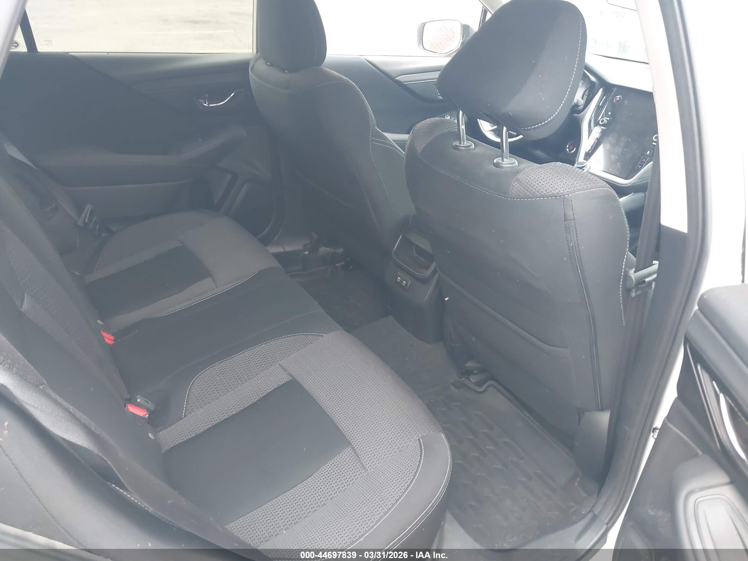 SUBARU OUTBACK image 8