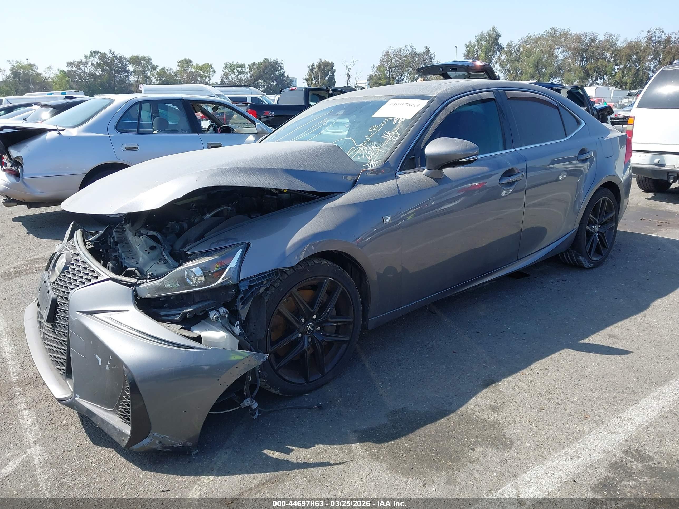 LEXUS IS image 2