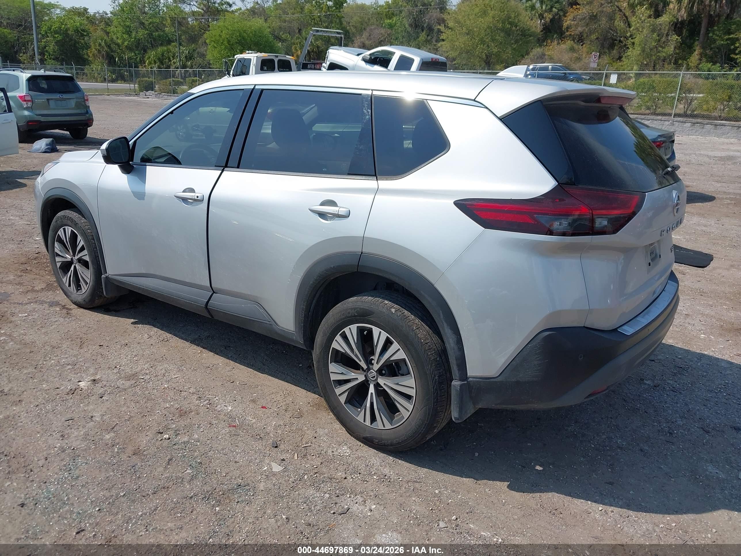 NISSAN ROGUE image 3