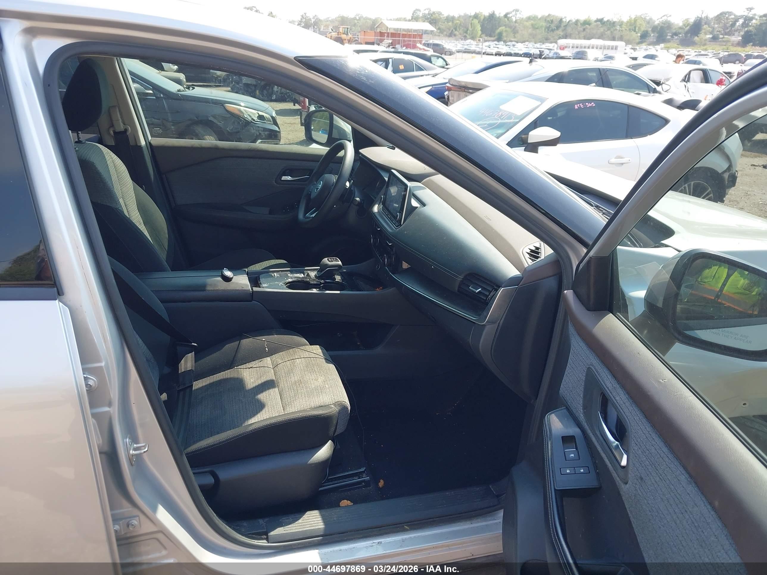 NISSAN ROGUE image 5