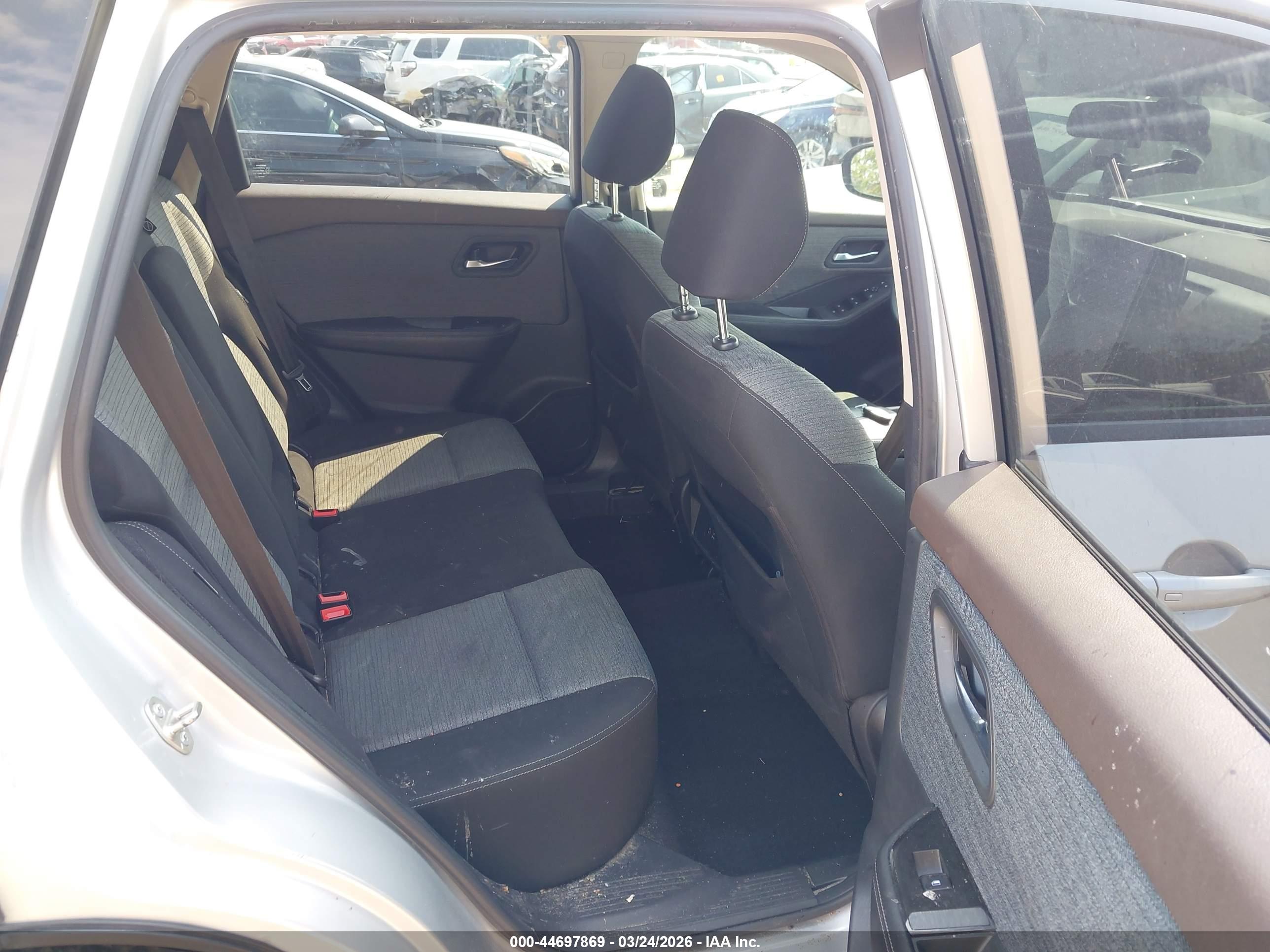 NISSAN ROGUE image 8