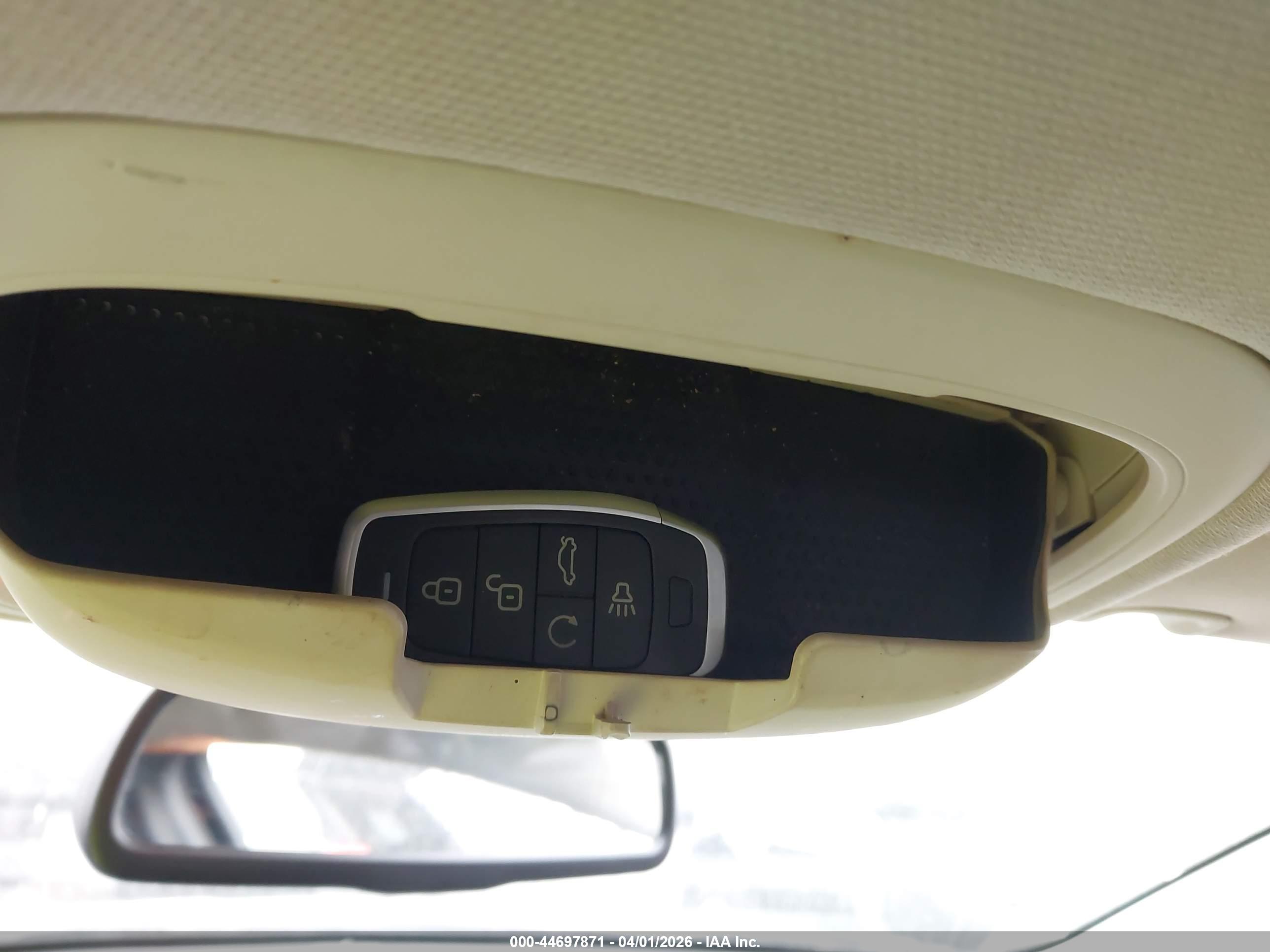 CHRYSLER 200 image 11