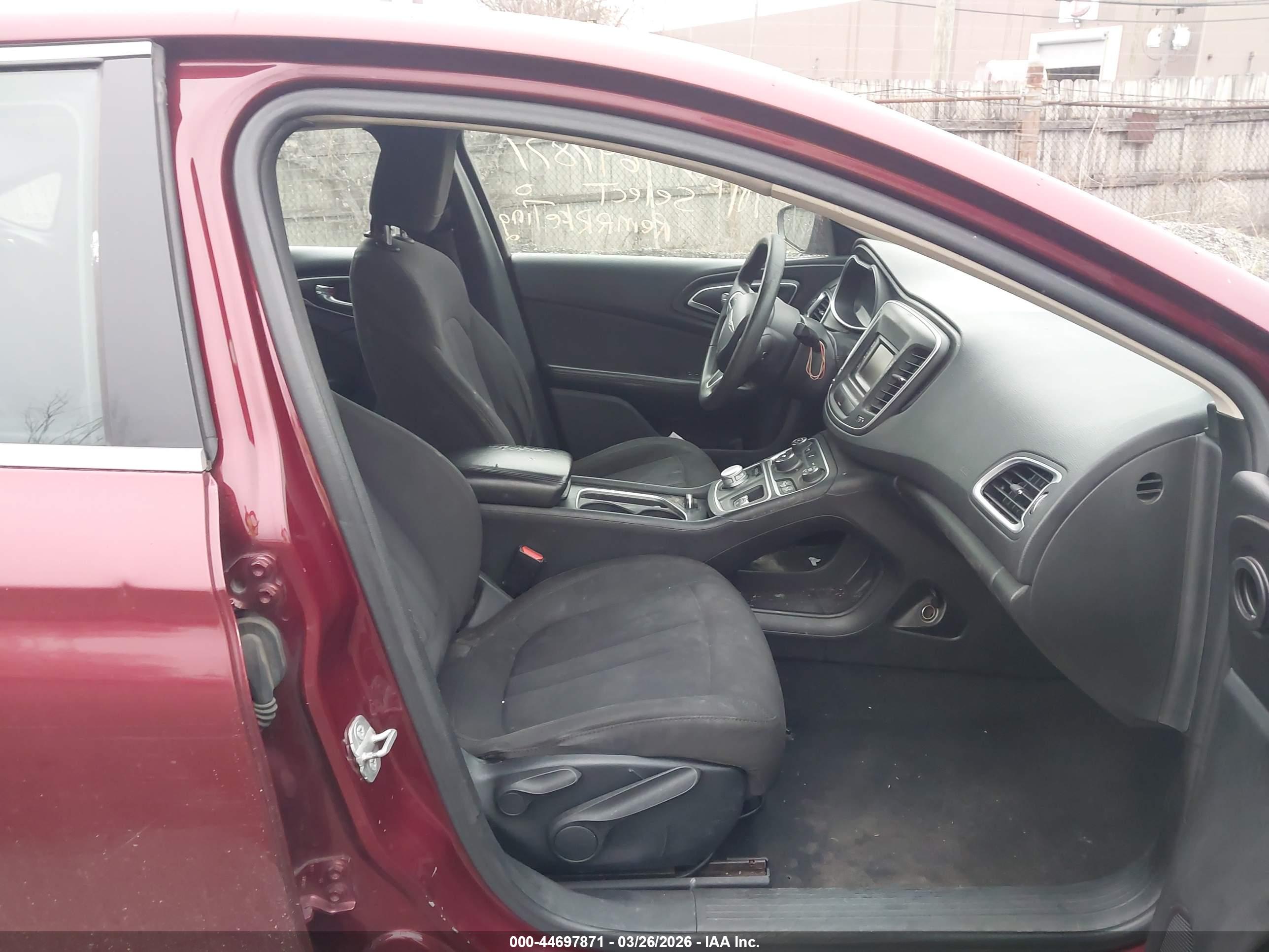CHRYSLER 200 image 5
