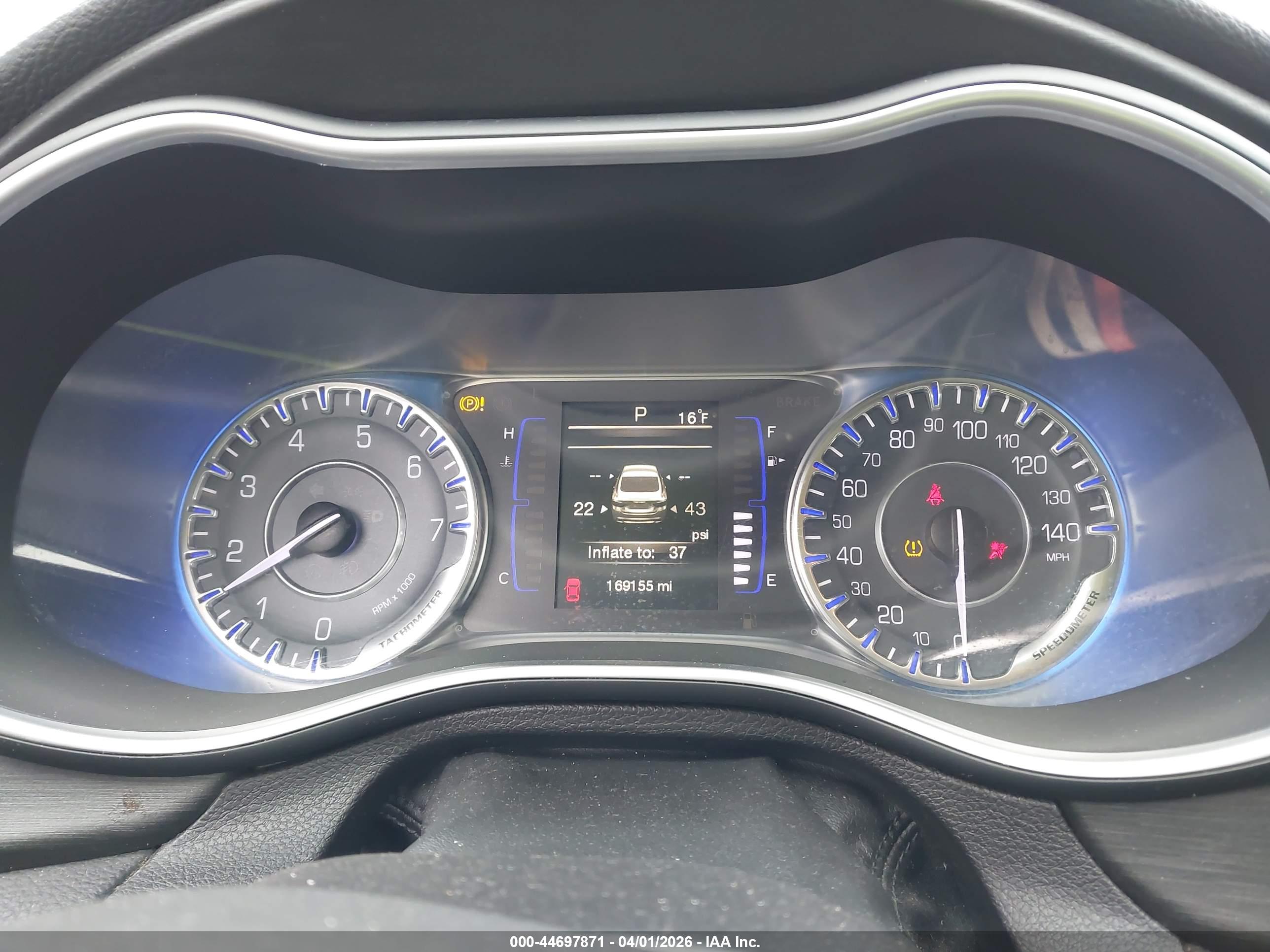 CHRYSLER 200 image 7