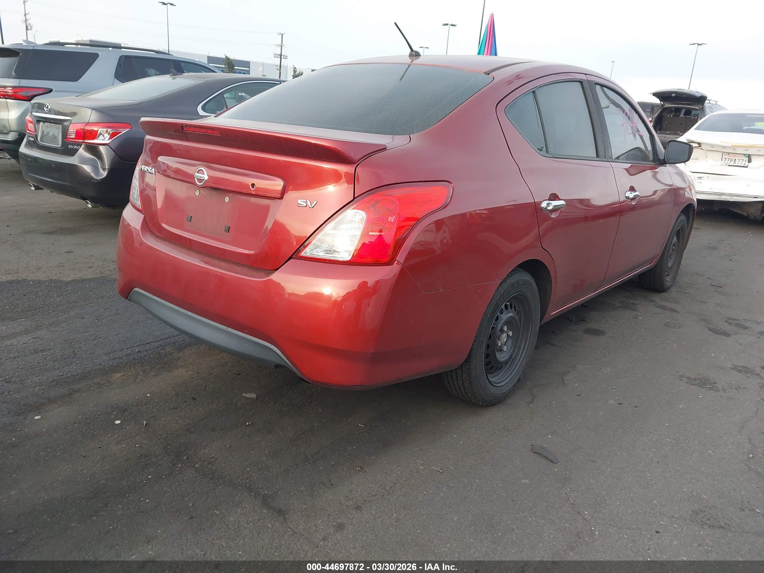 NISSAN VERSA image 4