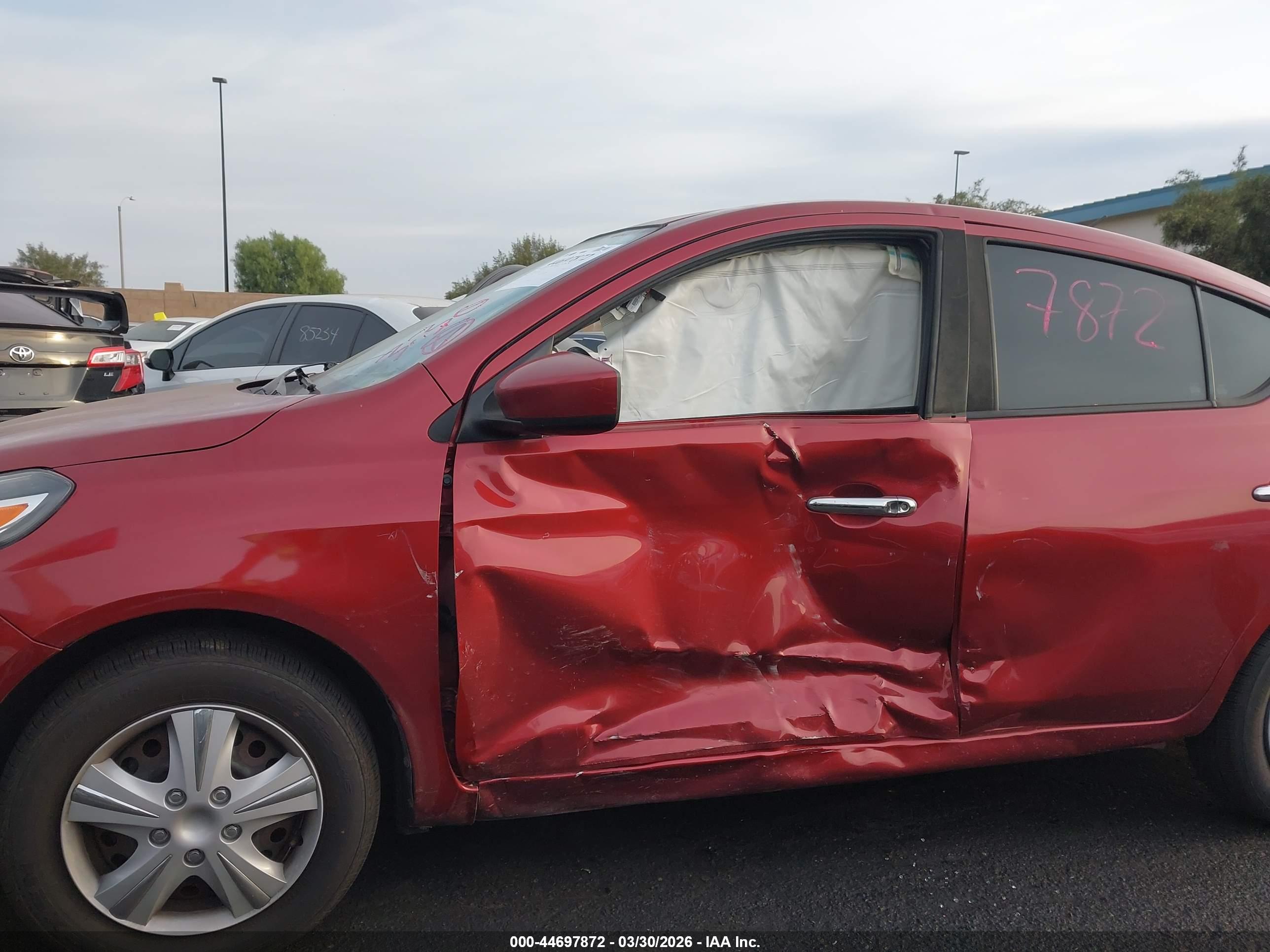NISSAN VERSA image 6