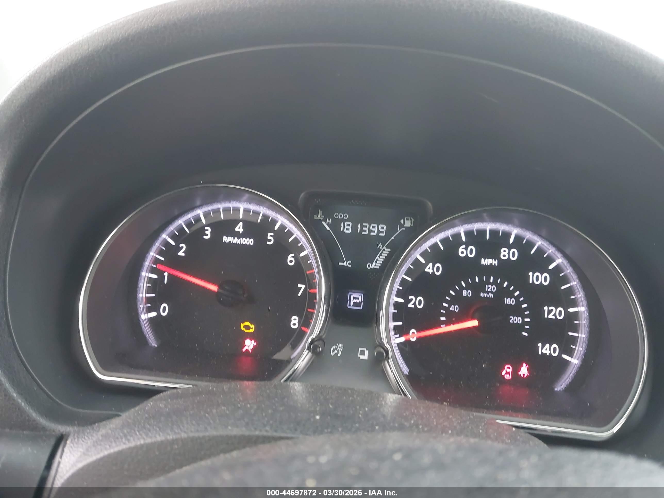 NISSAN VERSA image 7