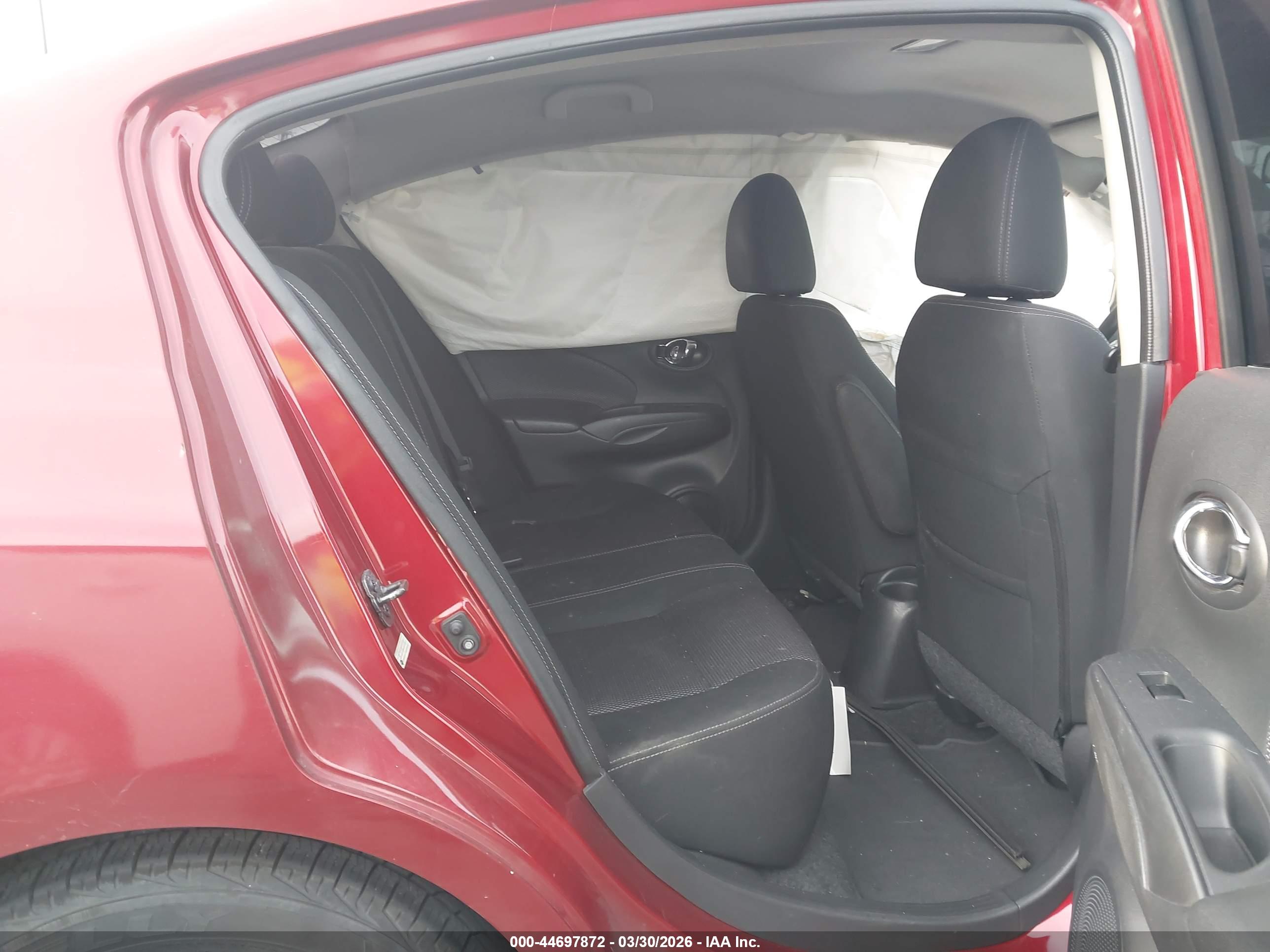NISSAN VERSA image 8