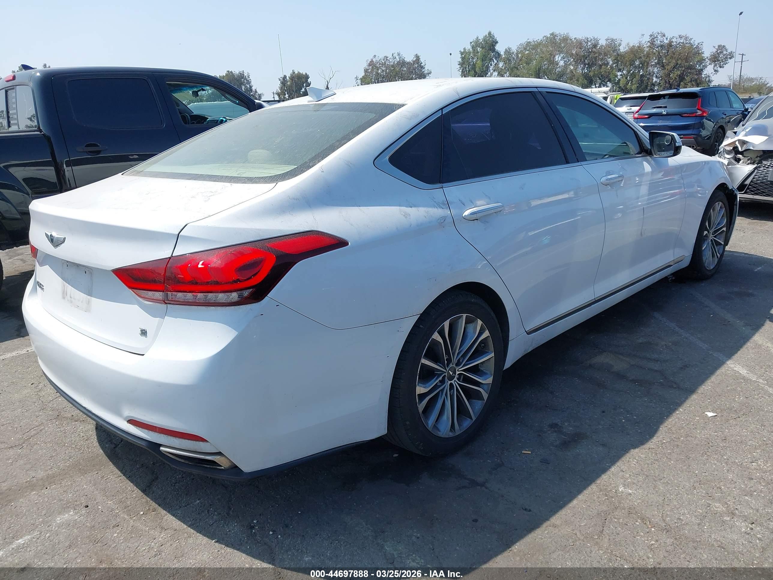 HYUNDAI GENESIS image 4