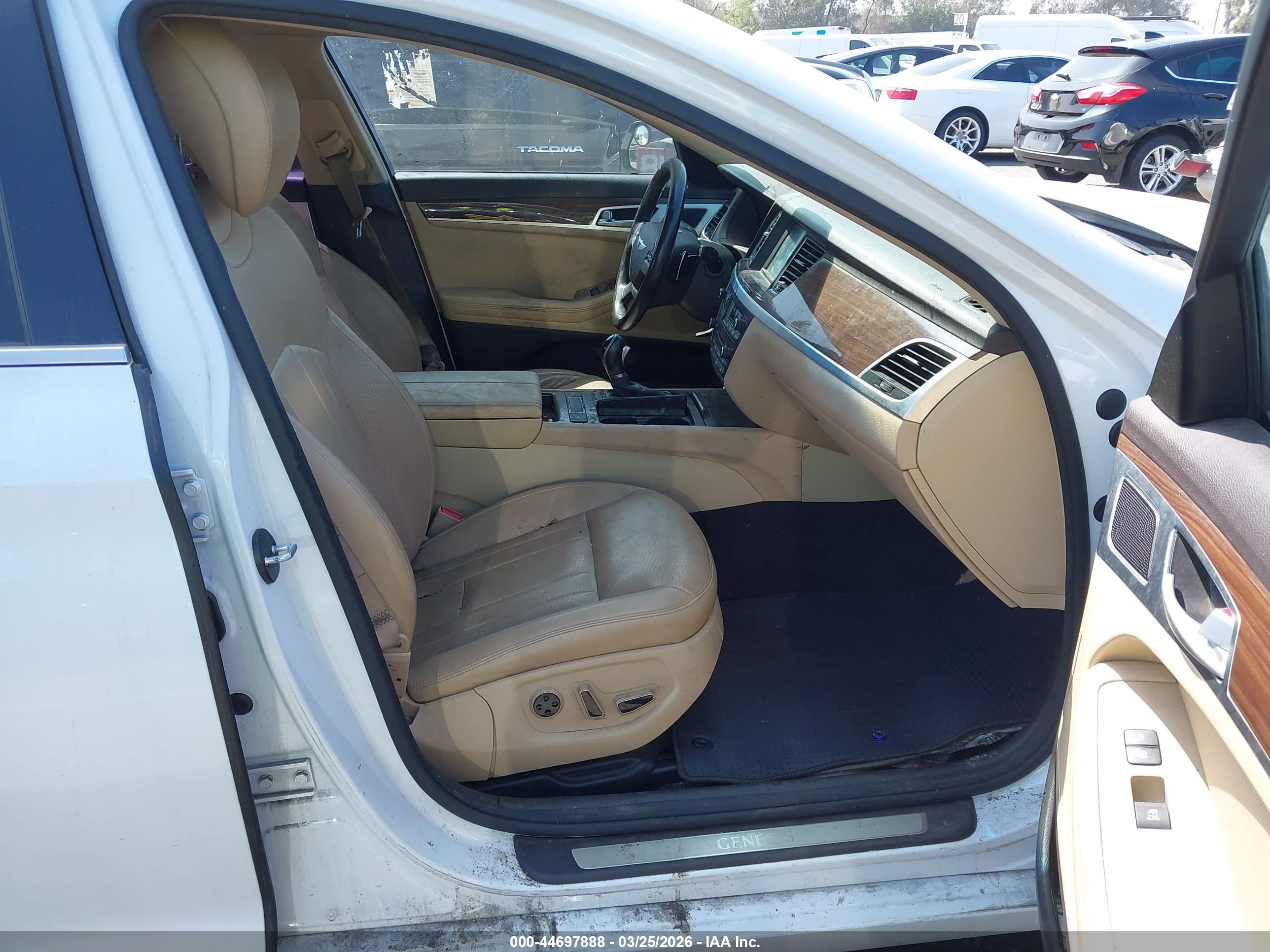 HYUNDAI GENESIS image 5