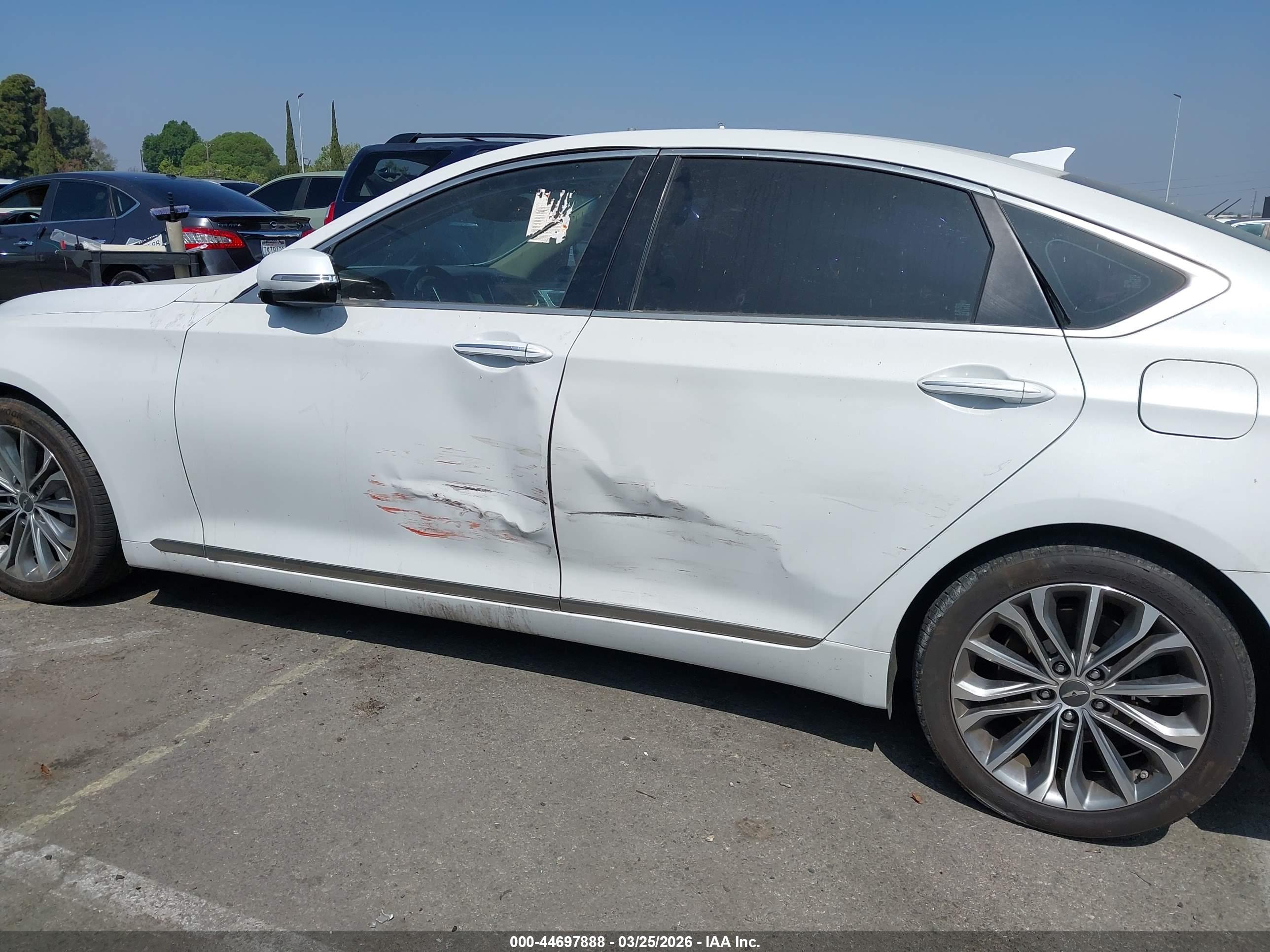 HYUNDAI GENESIS image 6