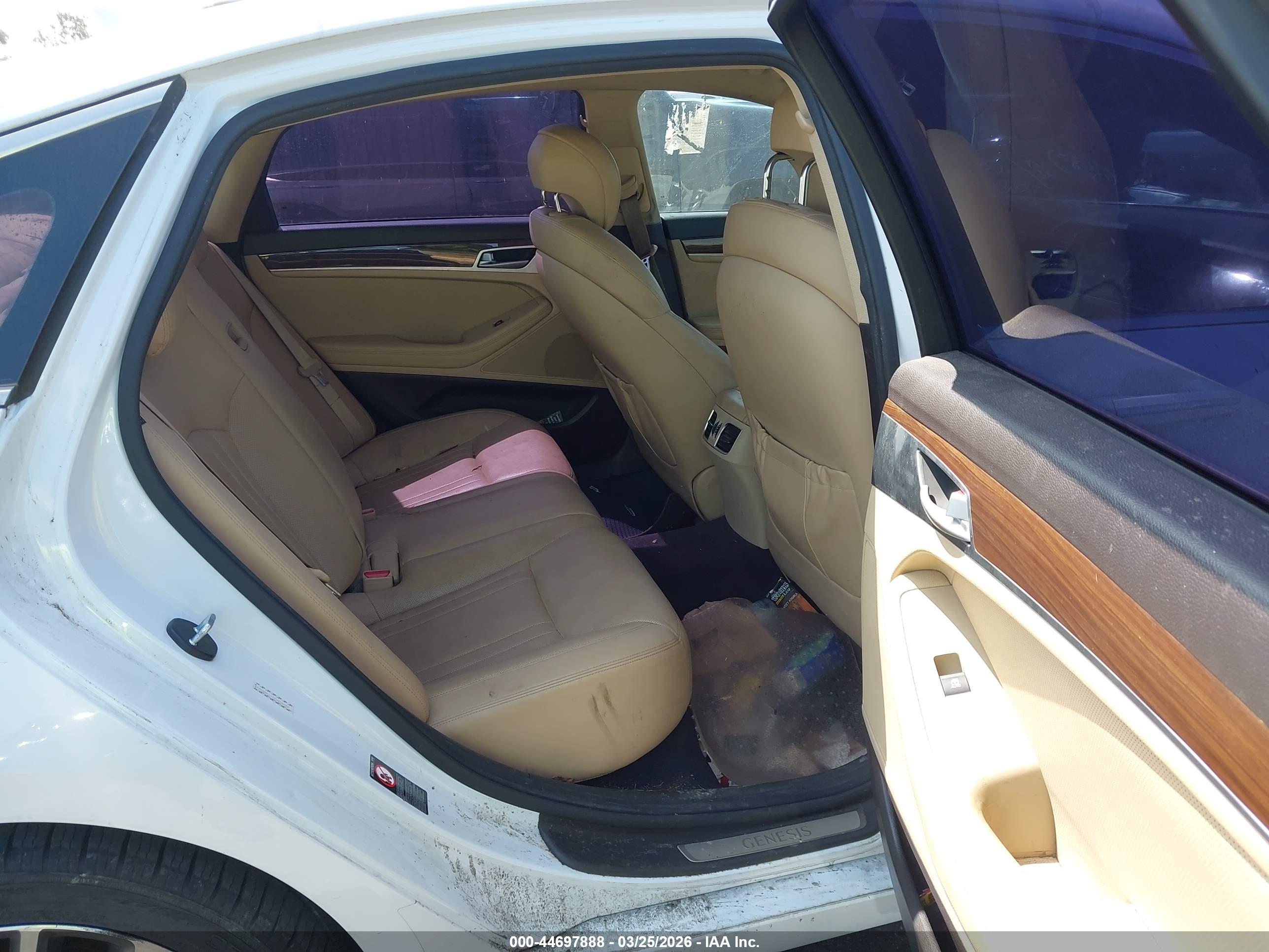 HYUNDAI GENESIS image 8