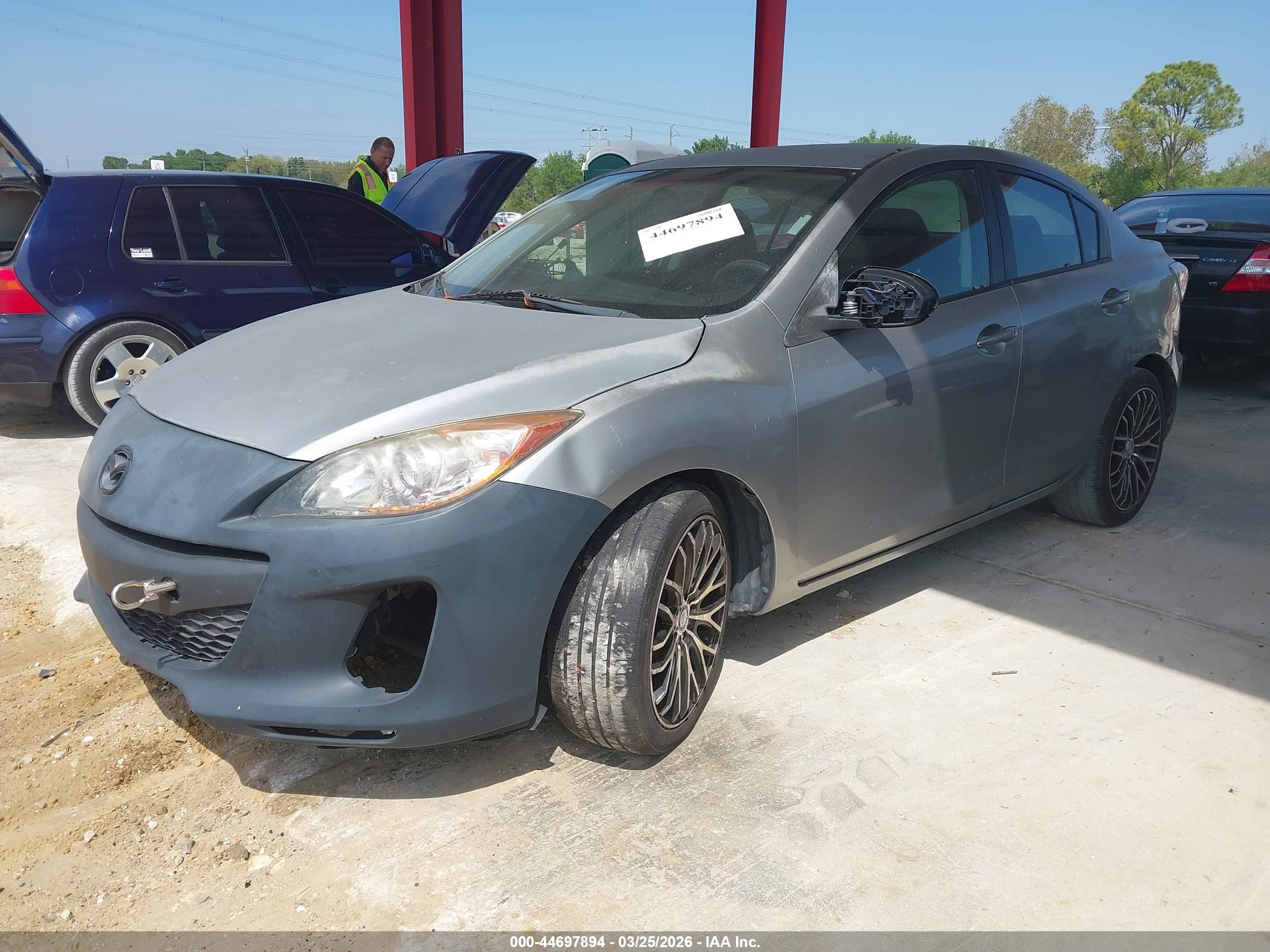 MAZDA MAZDA3 image 2