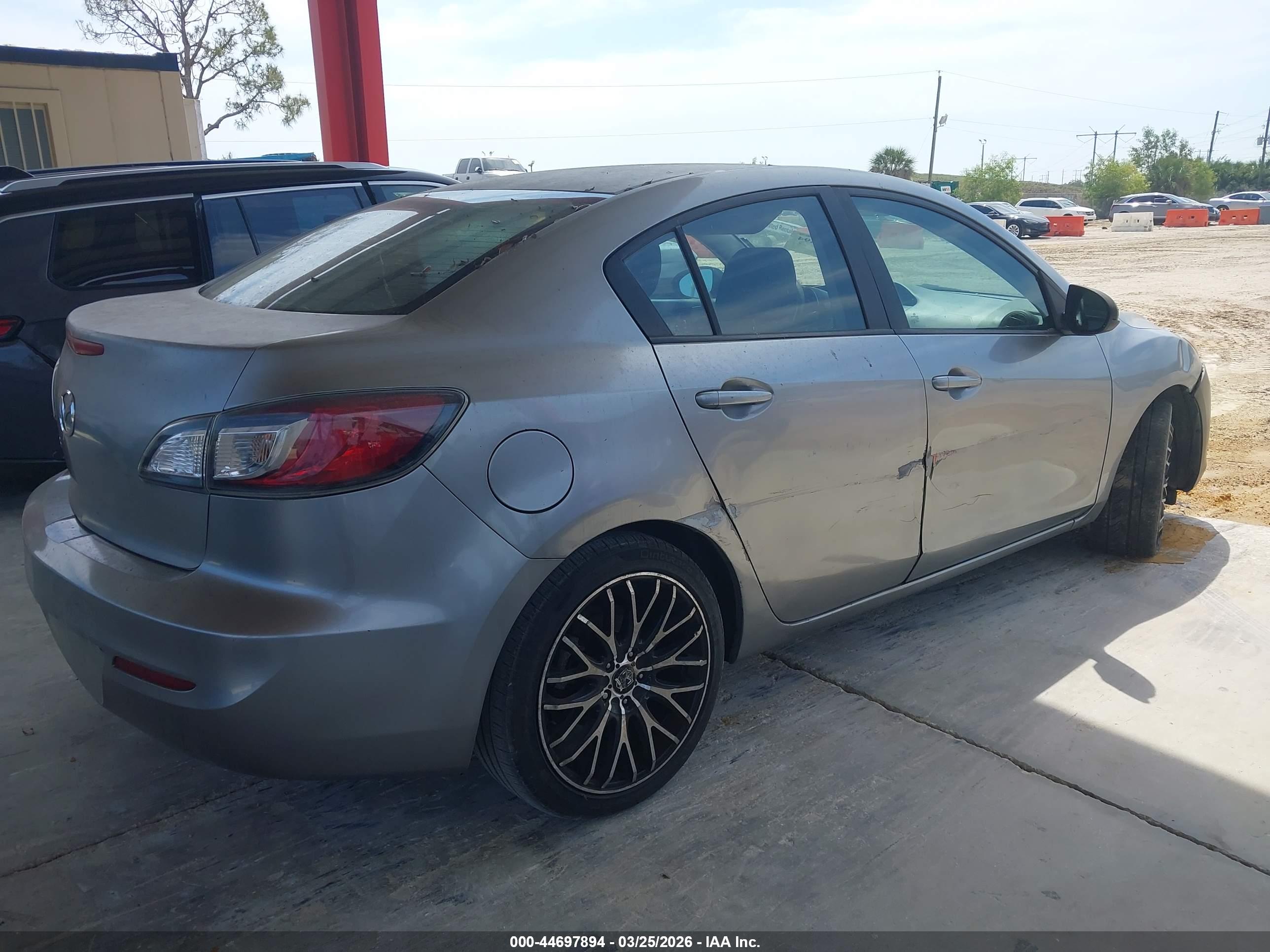 MAZDA MAZDA3 image 4
