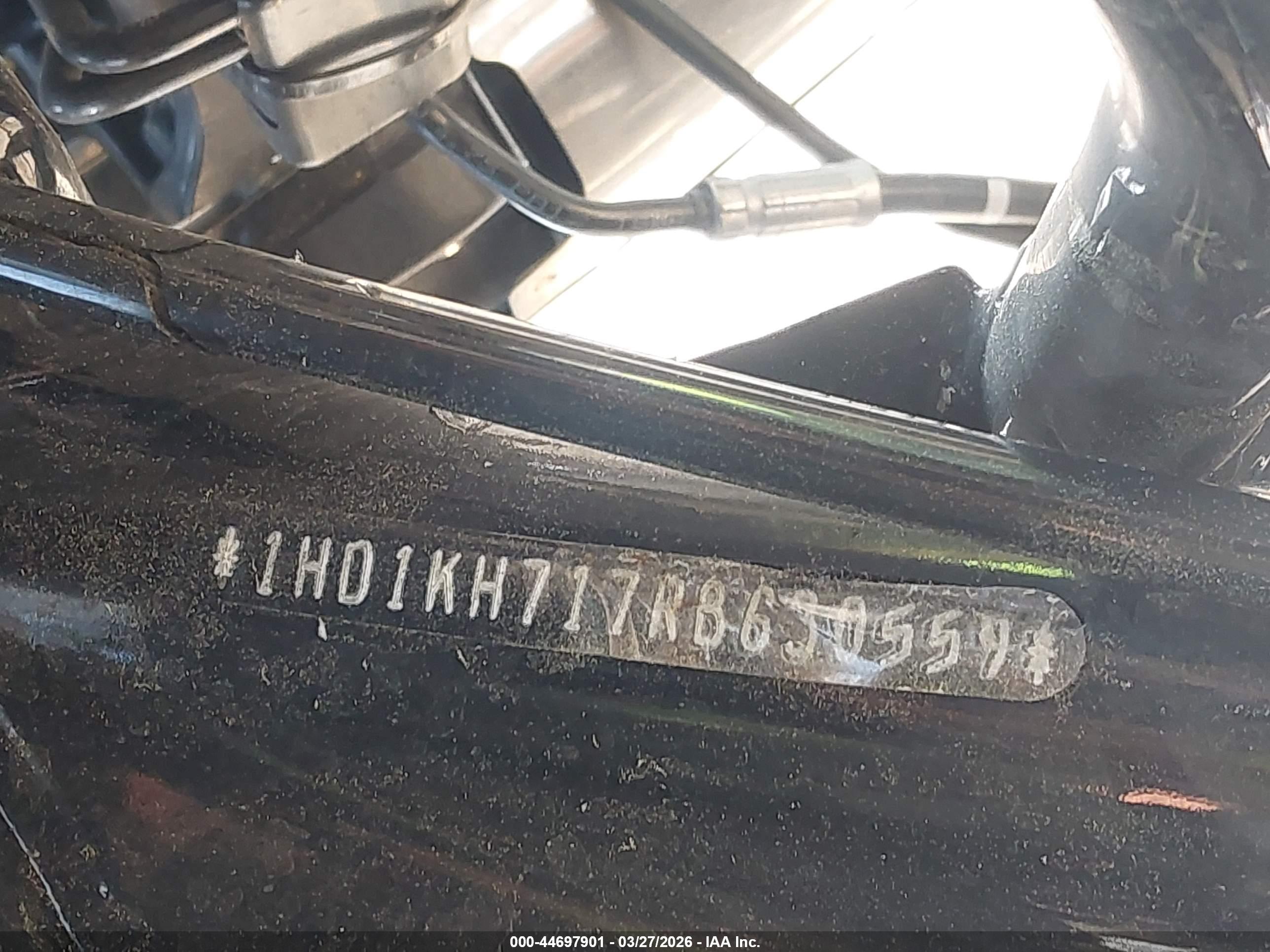 HARLEY-DAVIDSON FLTRX image 10