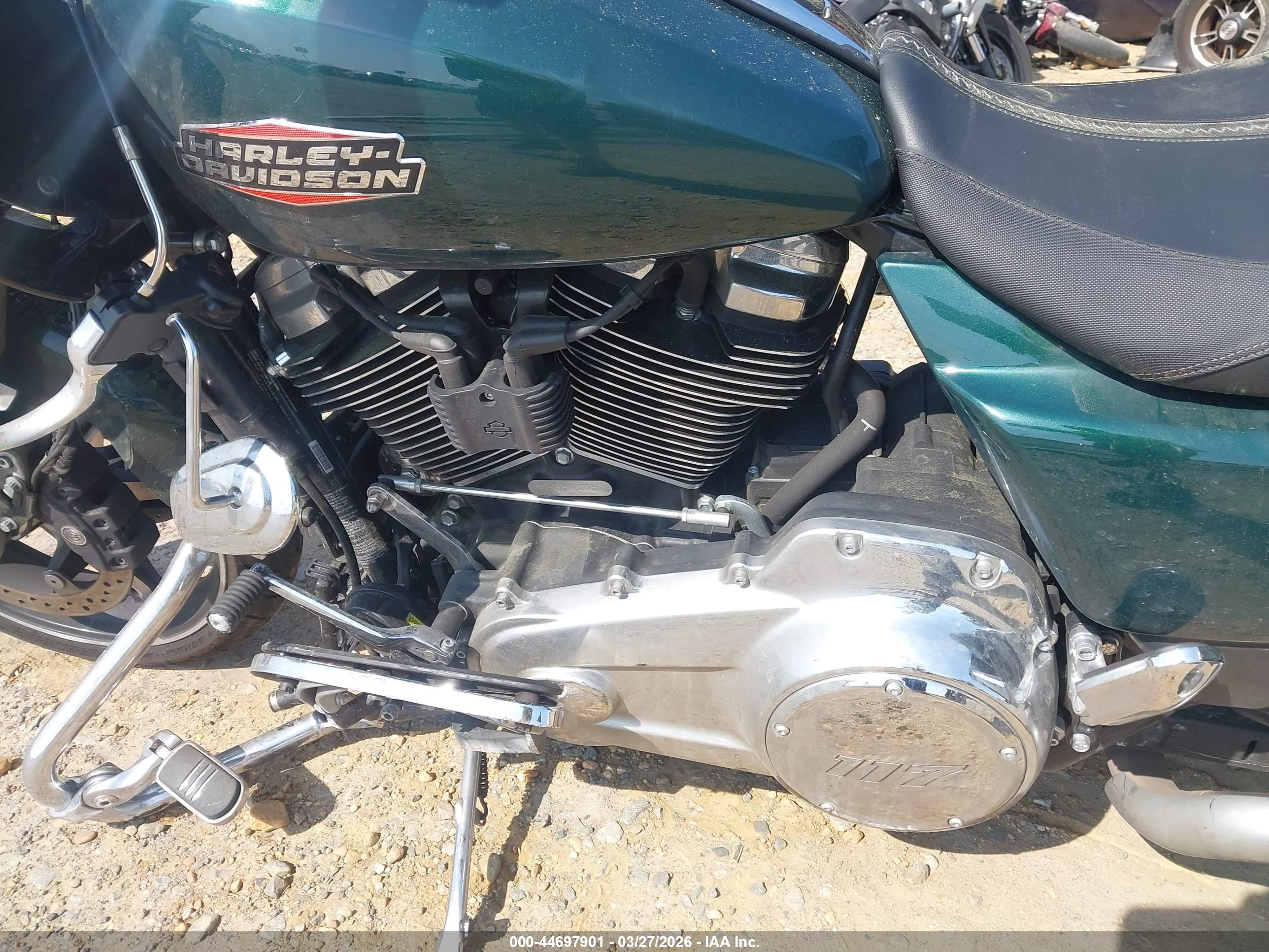 HARLEY-DAVIDSON FLTRX image 9