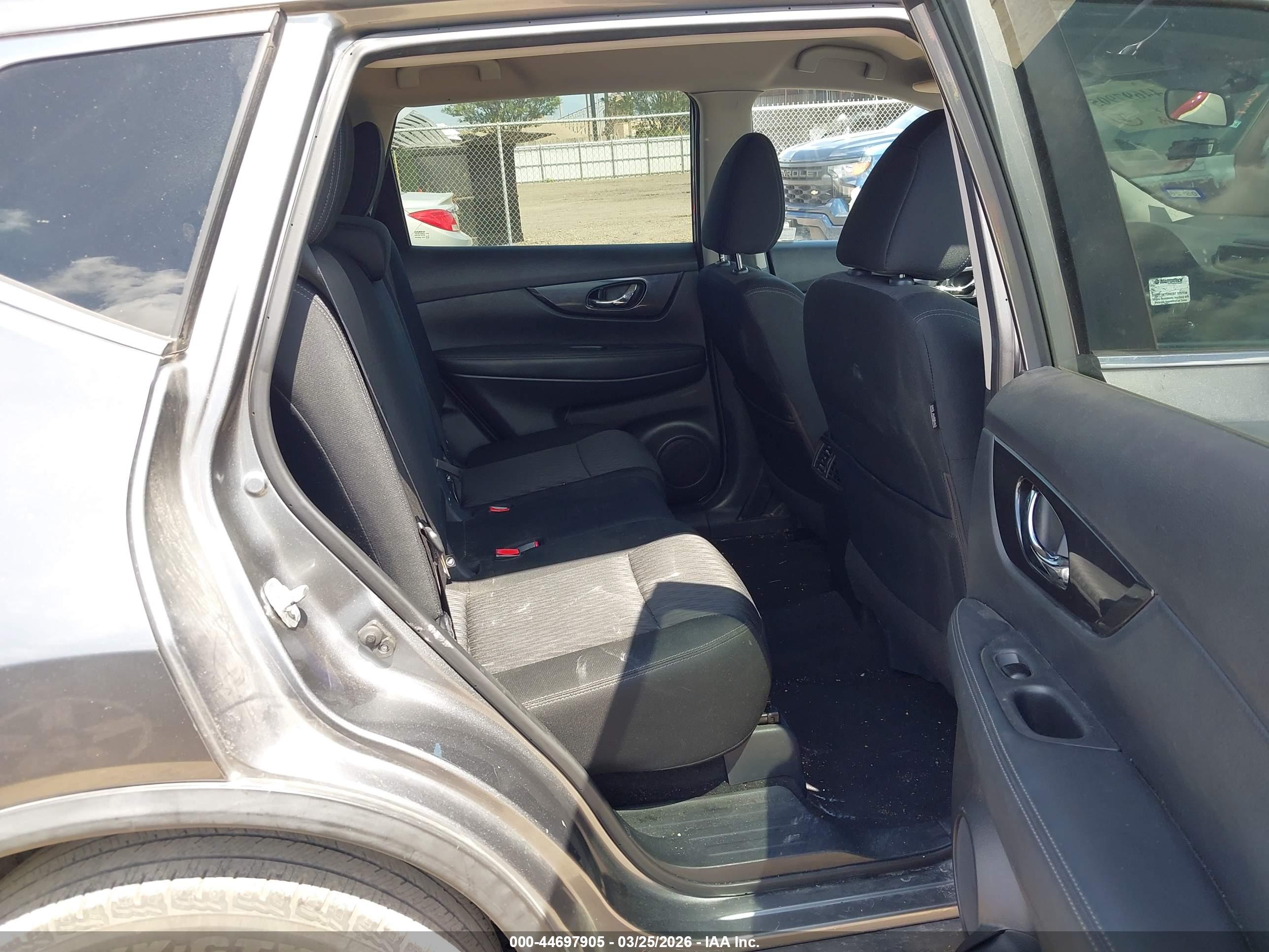 NISSAN ROGUE image 8