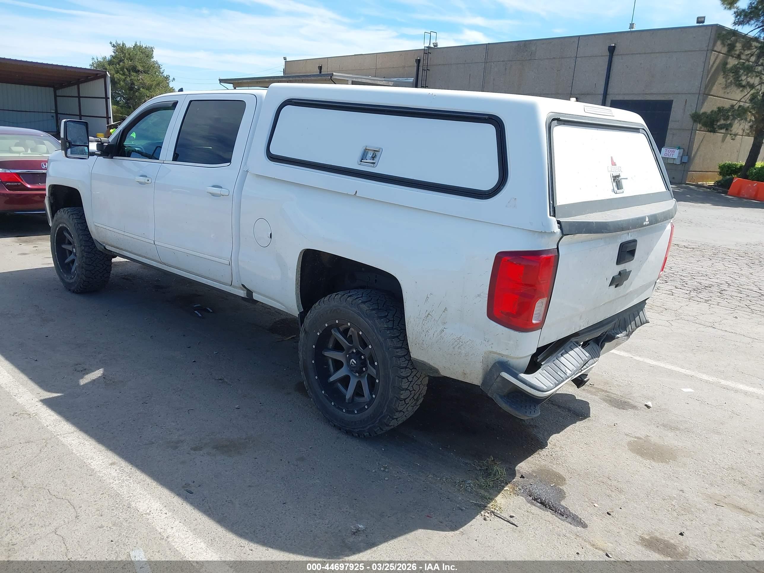 CHEVROLET SILVERADO image 3