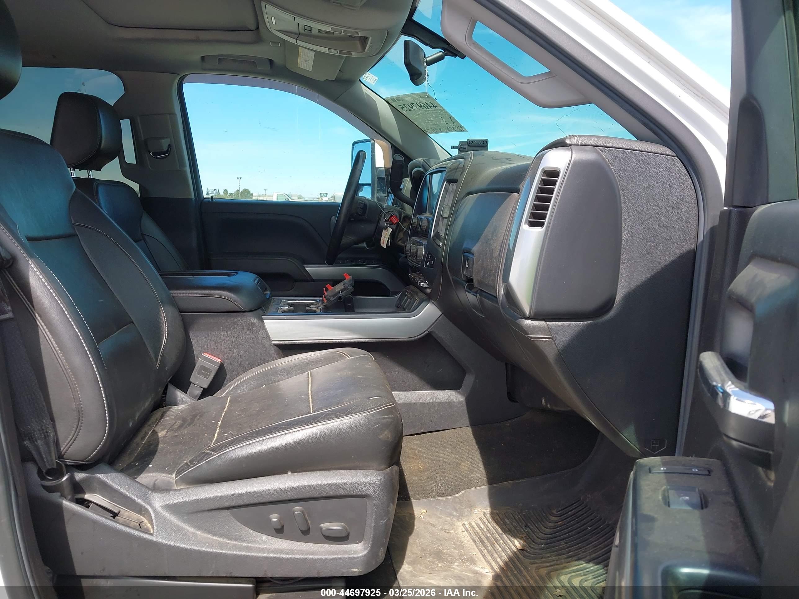 CHEVROLET SILVERADO image 5