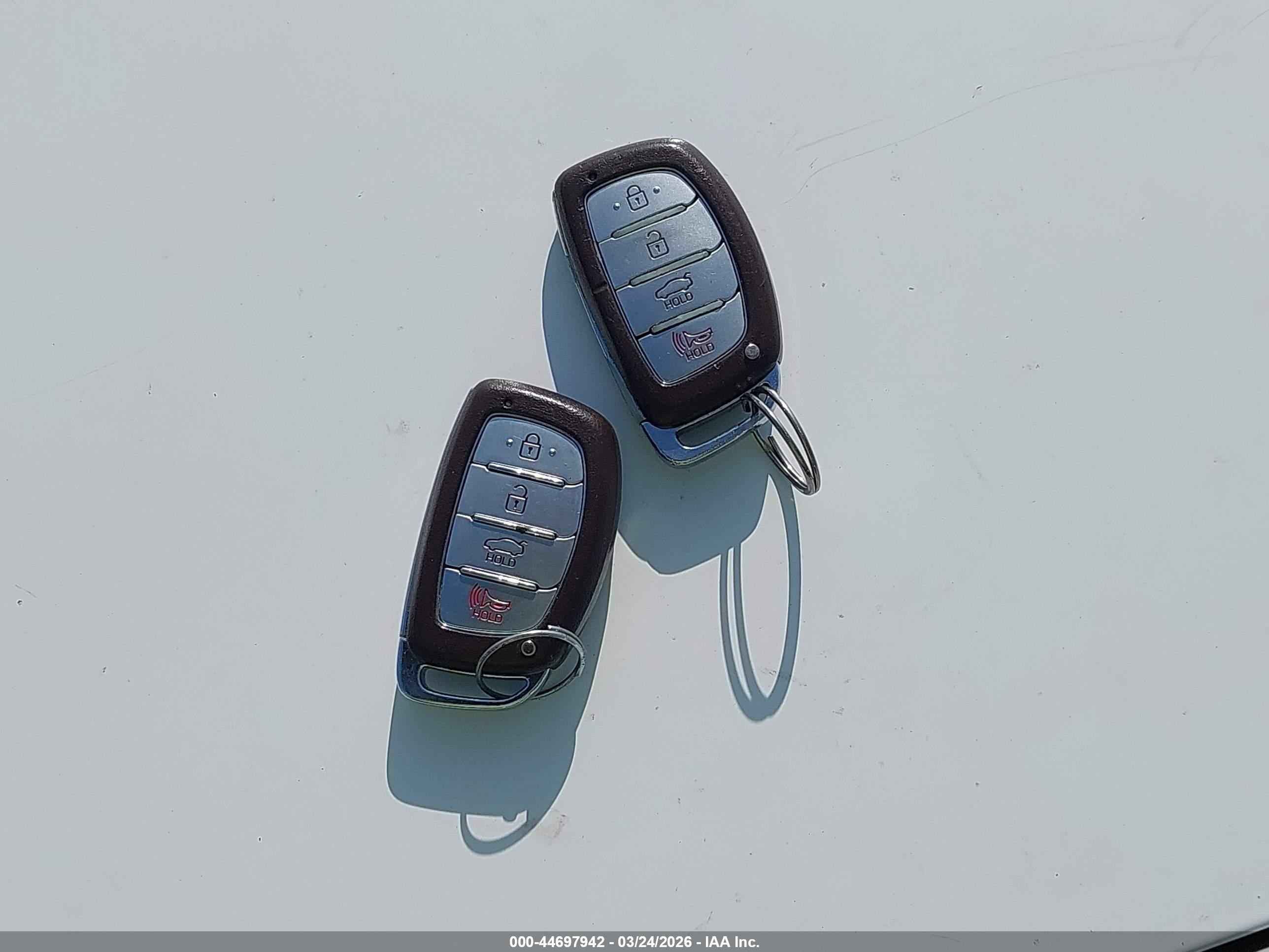 HYUNDAI ELANTRA image 11