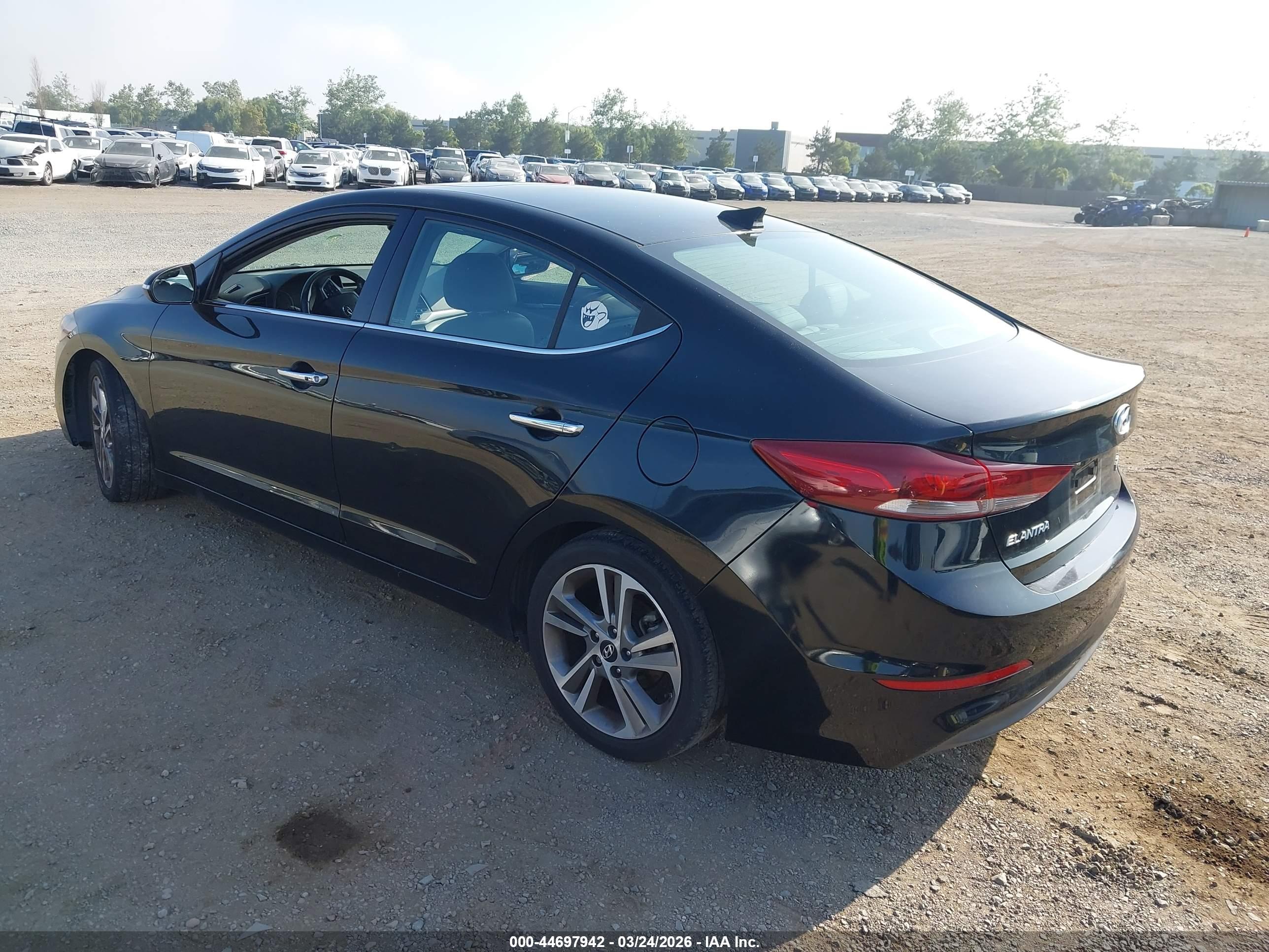 HYUNDAI ELANTRA image 3