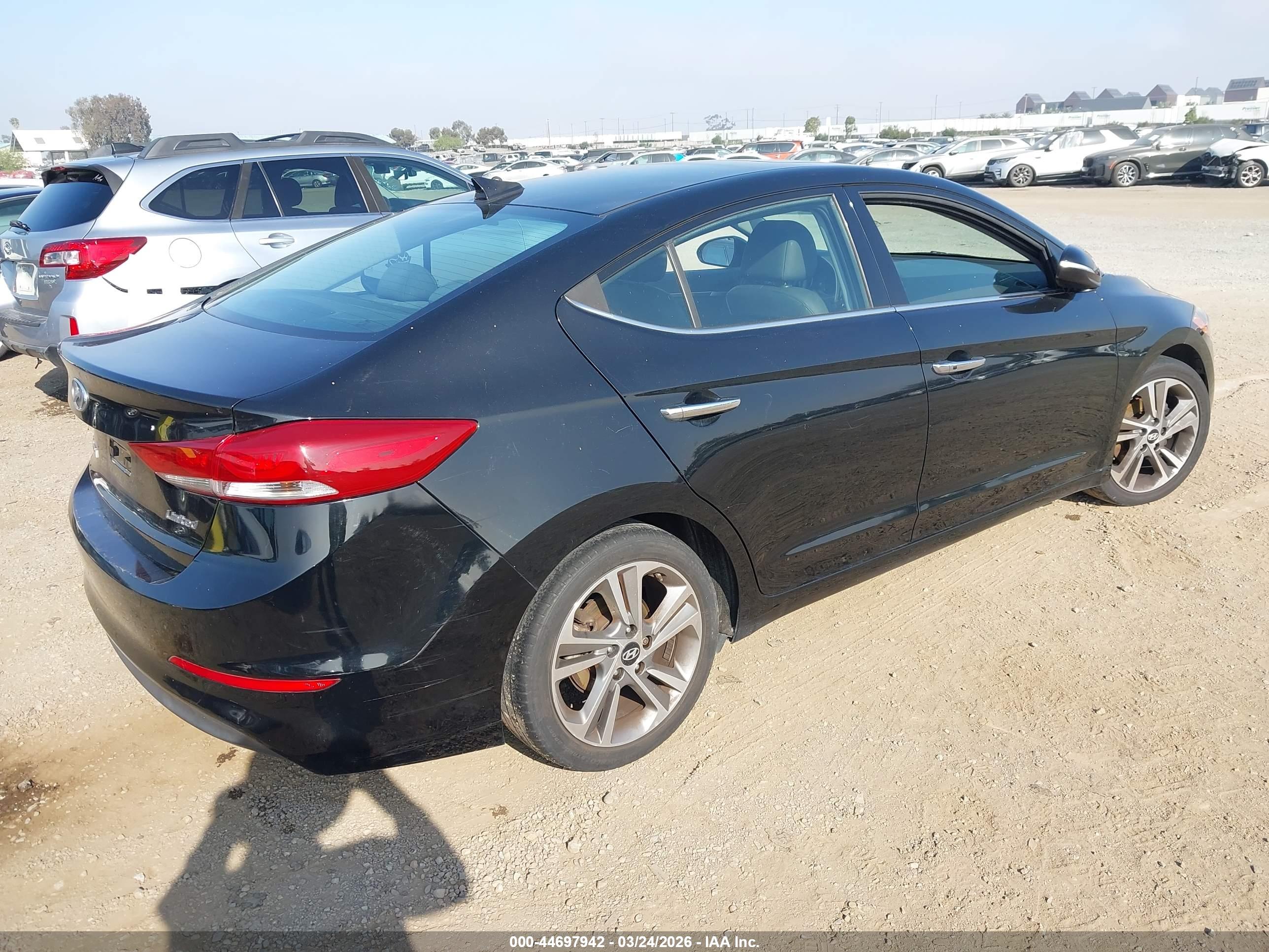 HYUNDAI ELANTRA image 4