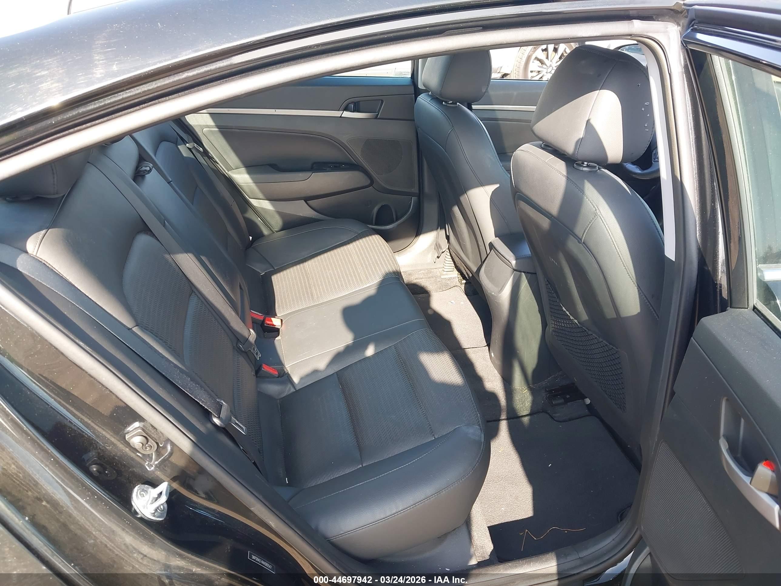 HYUNDAI ELANTRA image 8