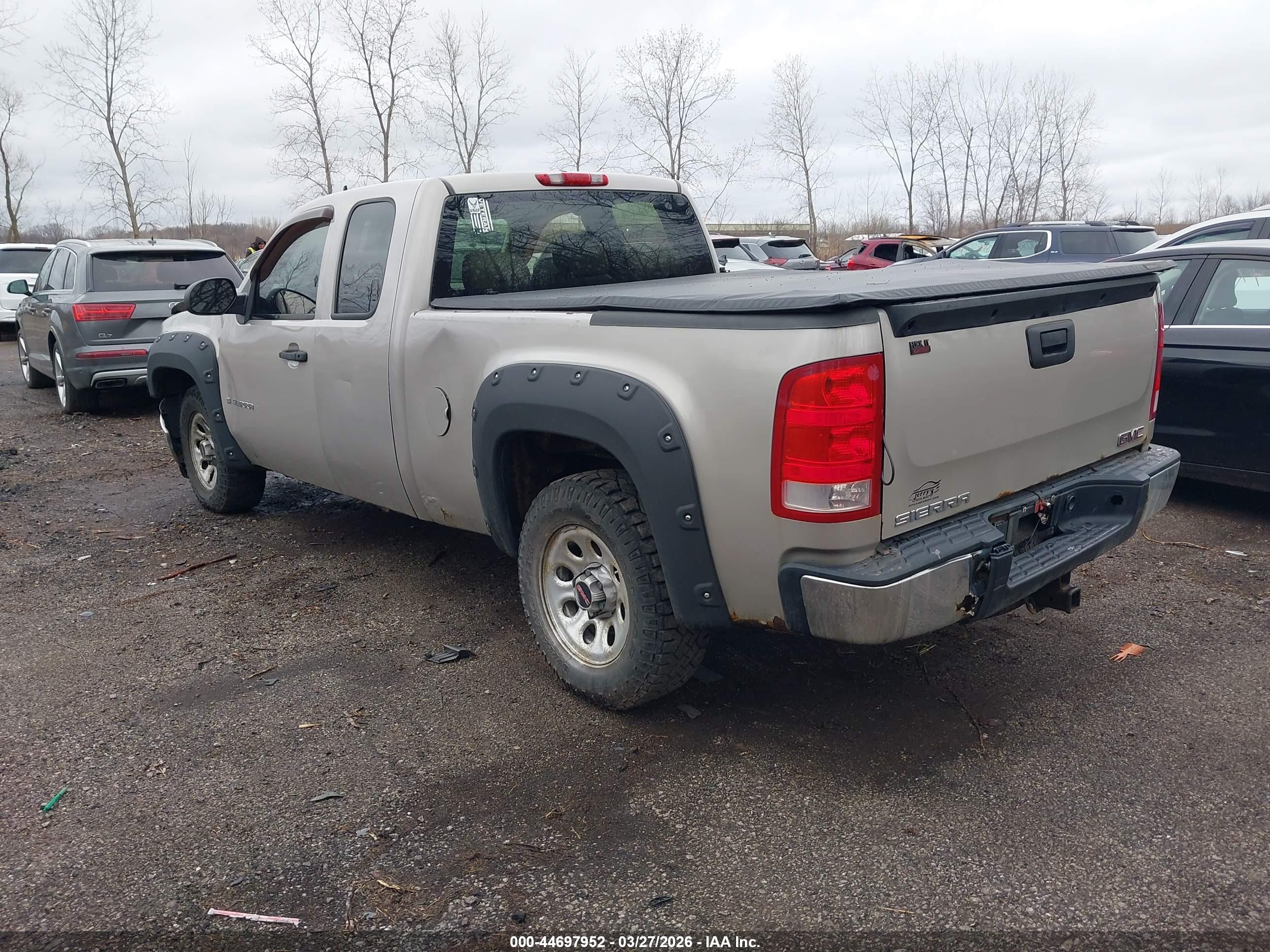 GMC SIERRA image 3