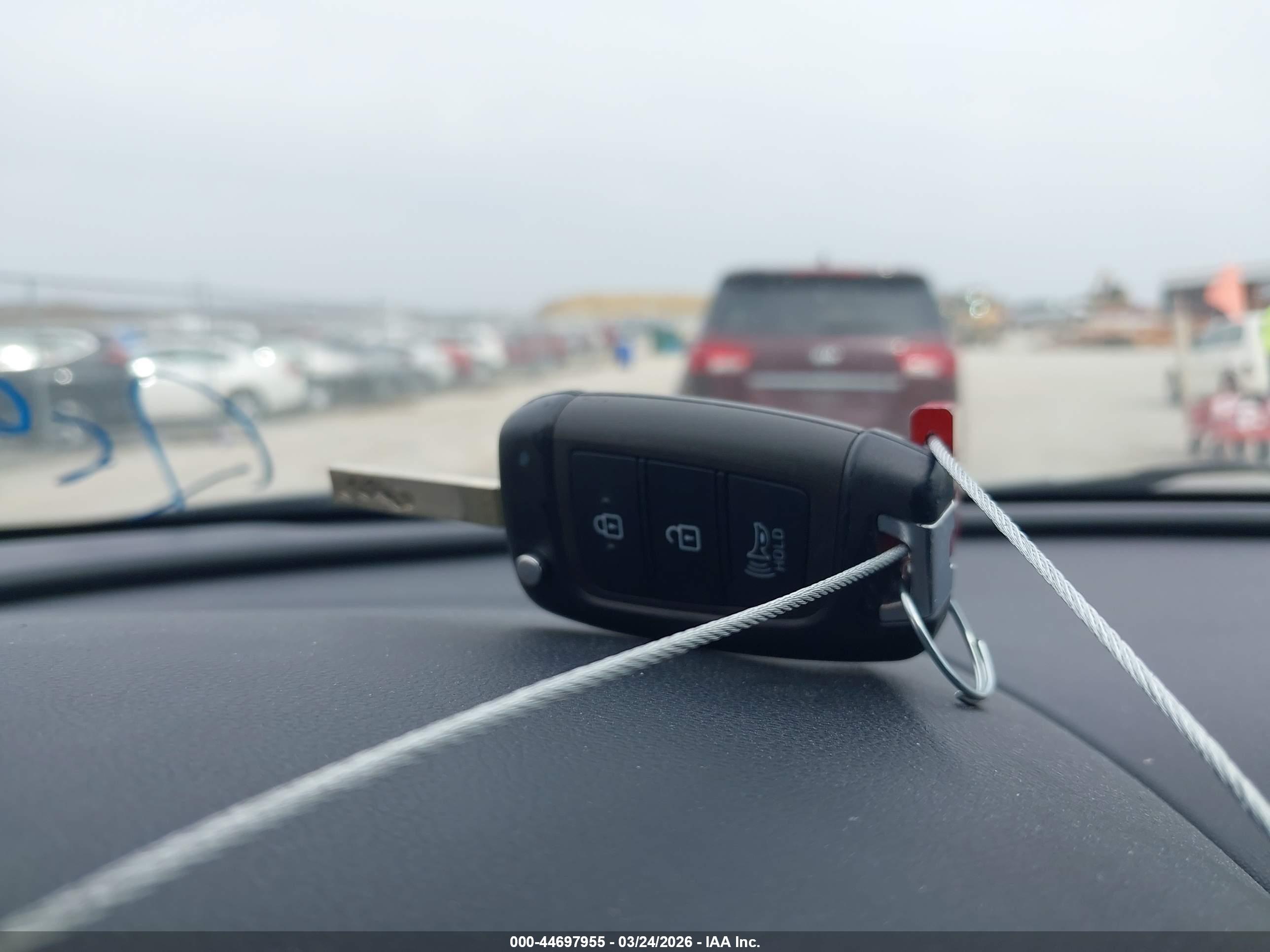 HYUNDAI TUCSON image 11
