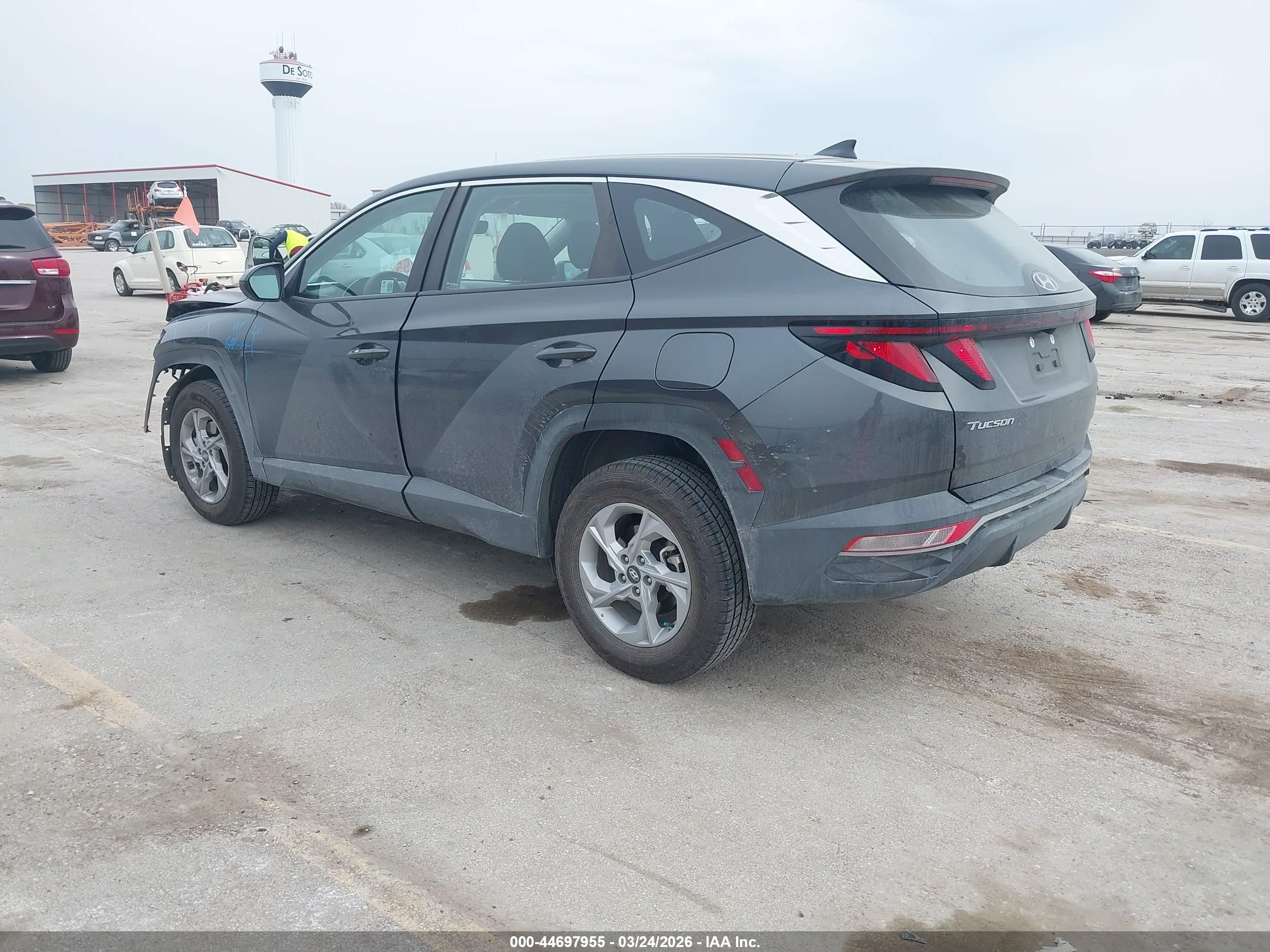 HYUNDAI TUCSON image 3
