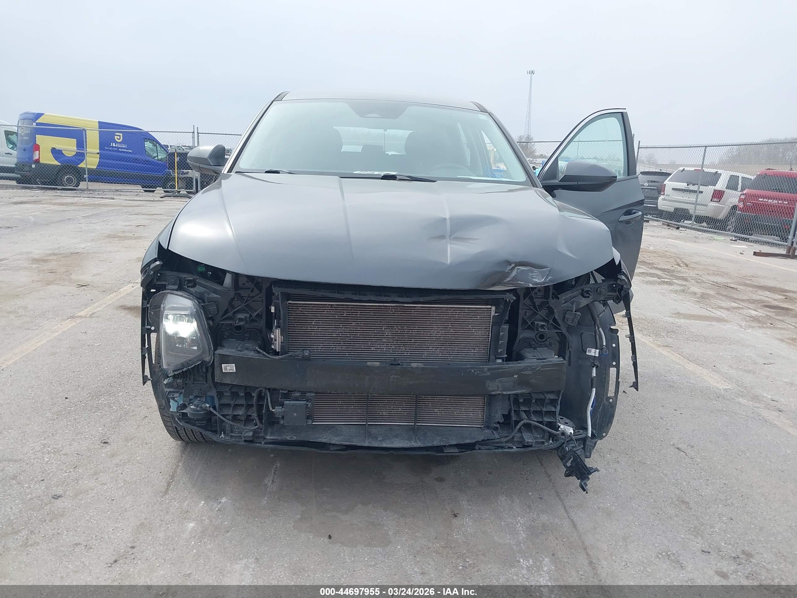 HYUNDAI TUCSON image 6